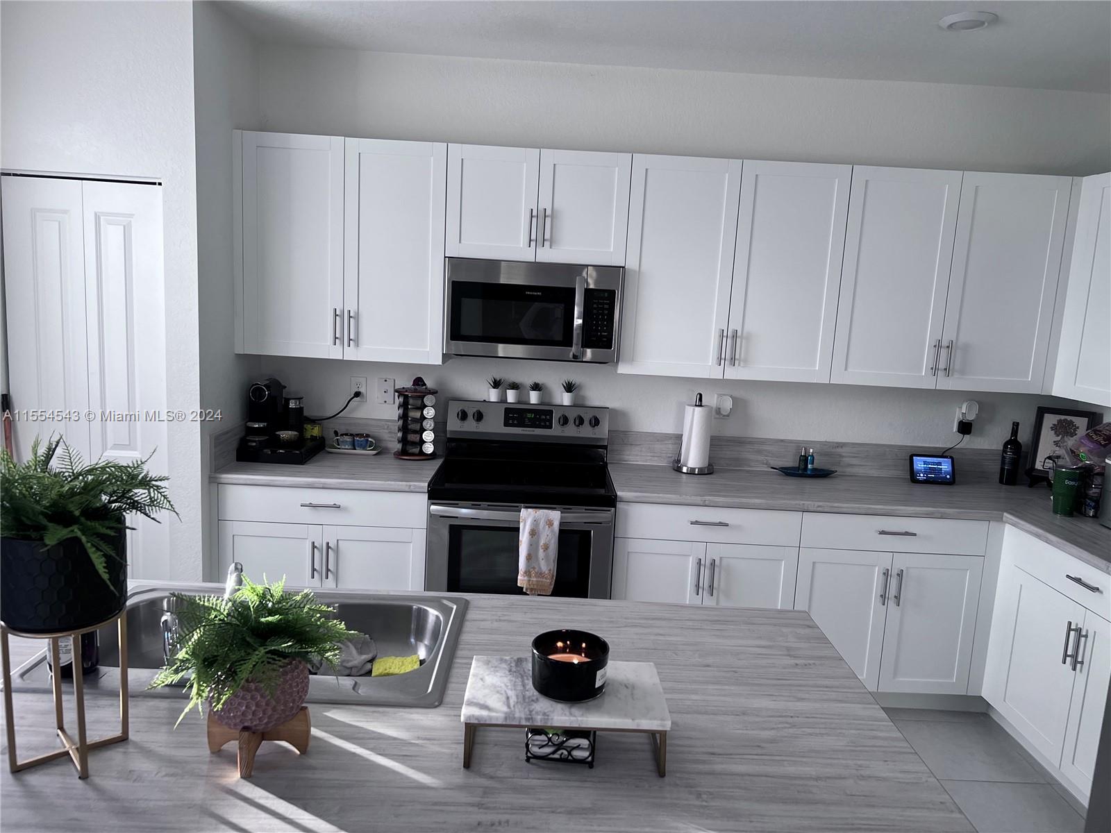 1162 SE 26th Ter, Homestead, Florida 33035, 3 Bedrooms Bedrooms, ,2 BathroomsBathrooms,Residential,For Sale,1162 SE 26th Ter,A11554543