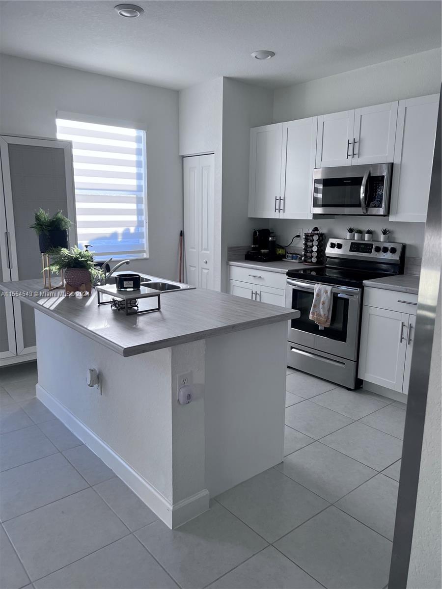 1162 SE 26th Ter, Homestead, Florida 33035, 3 Bedrooms Bedrooms, ,2 BathroomsBathrooms,Residential,For Sale,1162 SE 26th Ter,A11554543