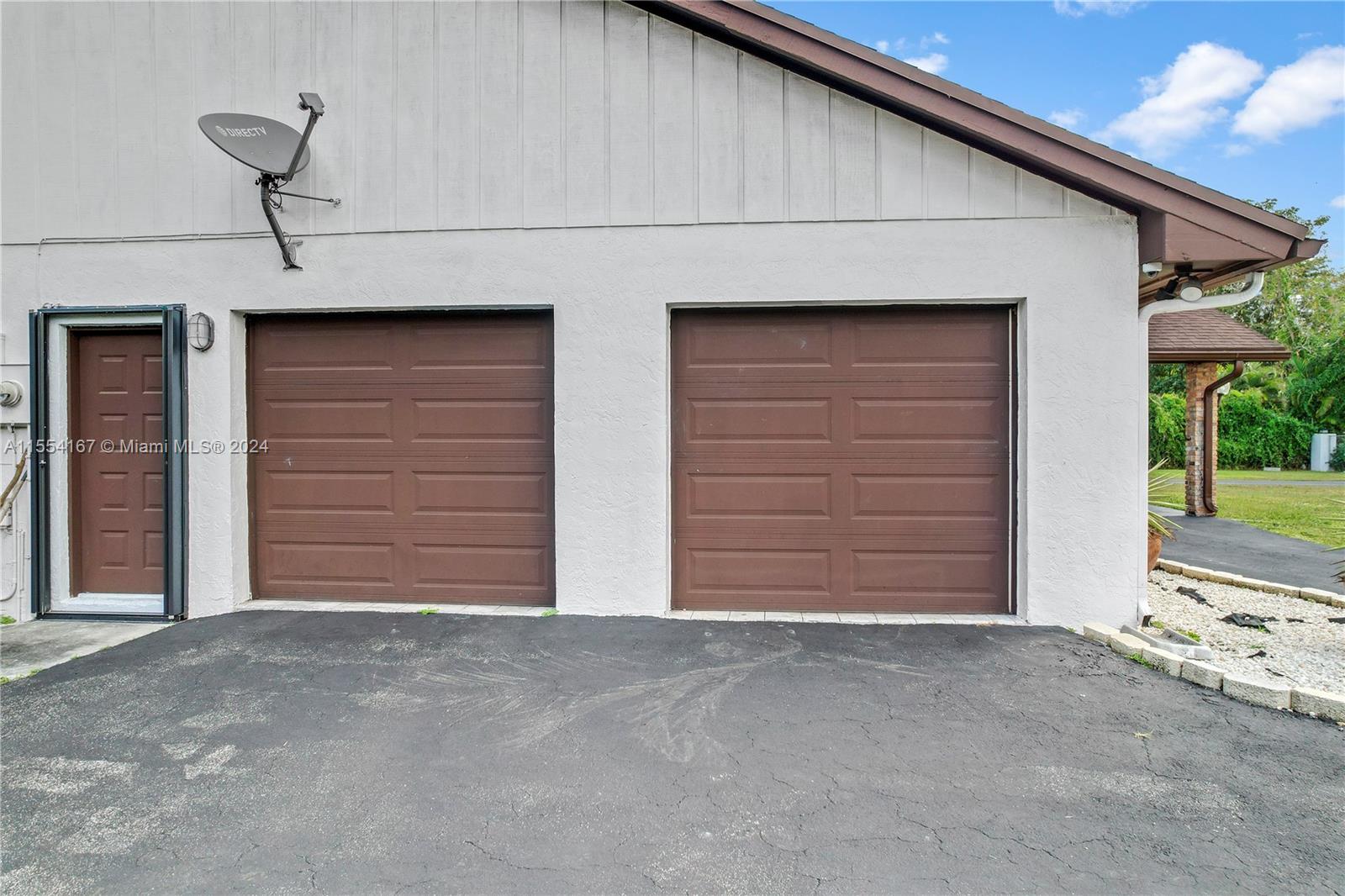 2 CAR GARAGE WITH SEPERATE ENTRANCE