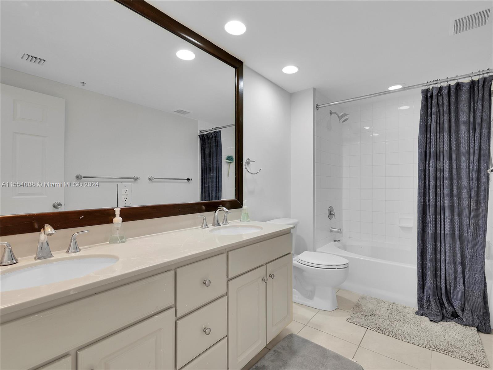 2000 N Bayshore Dr. 305, Miami, Florida 33137, 2 Bedrooms Bedrooms, ,2 BathroomsBathrooms,Residential,For Sale,2000 N Bayshore Dr. 305,A11554088