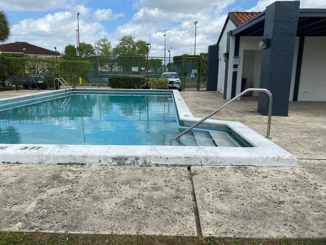 400 W Park Dr 107, Miami, Florida 33172, 2 Bedrooms Bedrooms, ,1 BathroomBathrooms,Residential,For Sale,400 W Park Dr 107,A11554673