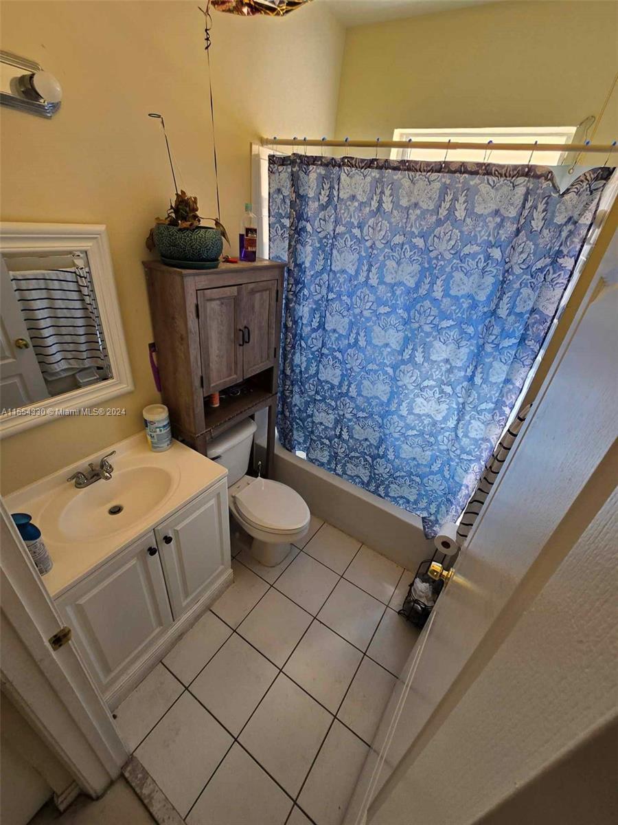 1st Floor/ Bathroom 1