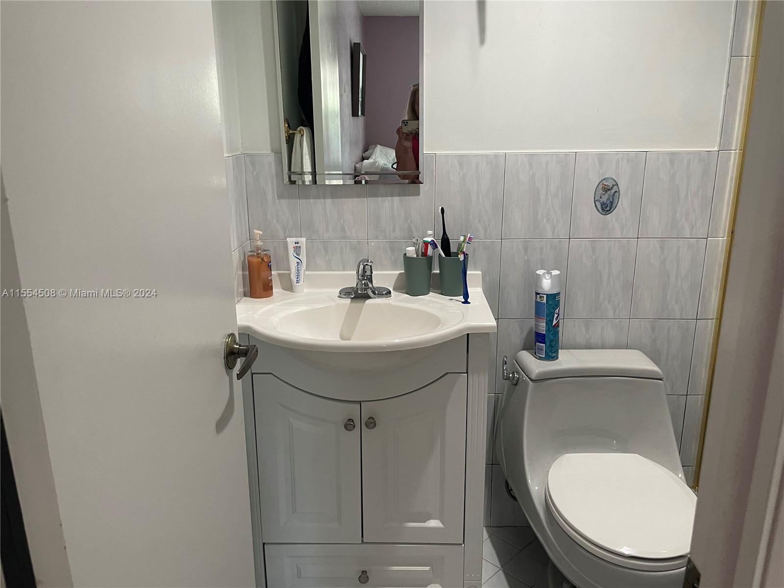 1560 Mckinley St 102W, Hollywood, Florida 33020, 2 Bedrooms Bedrooms, ,2 BathroomsBathrooms,Residential,For Sale,1560 Mckinley St 102W,A11554508