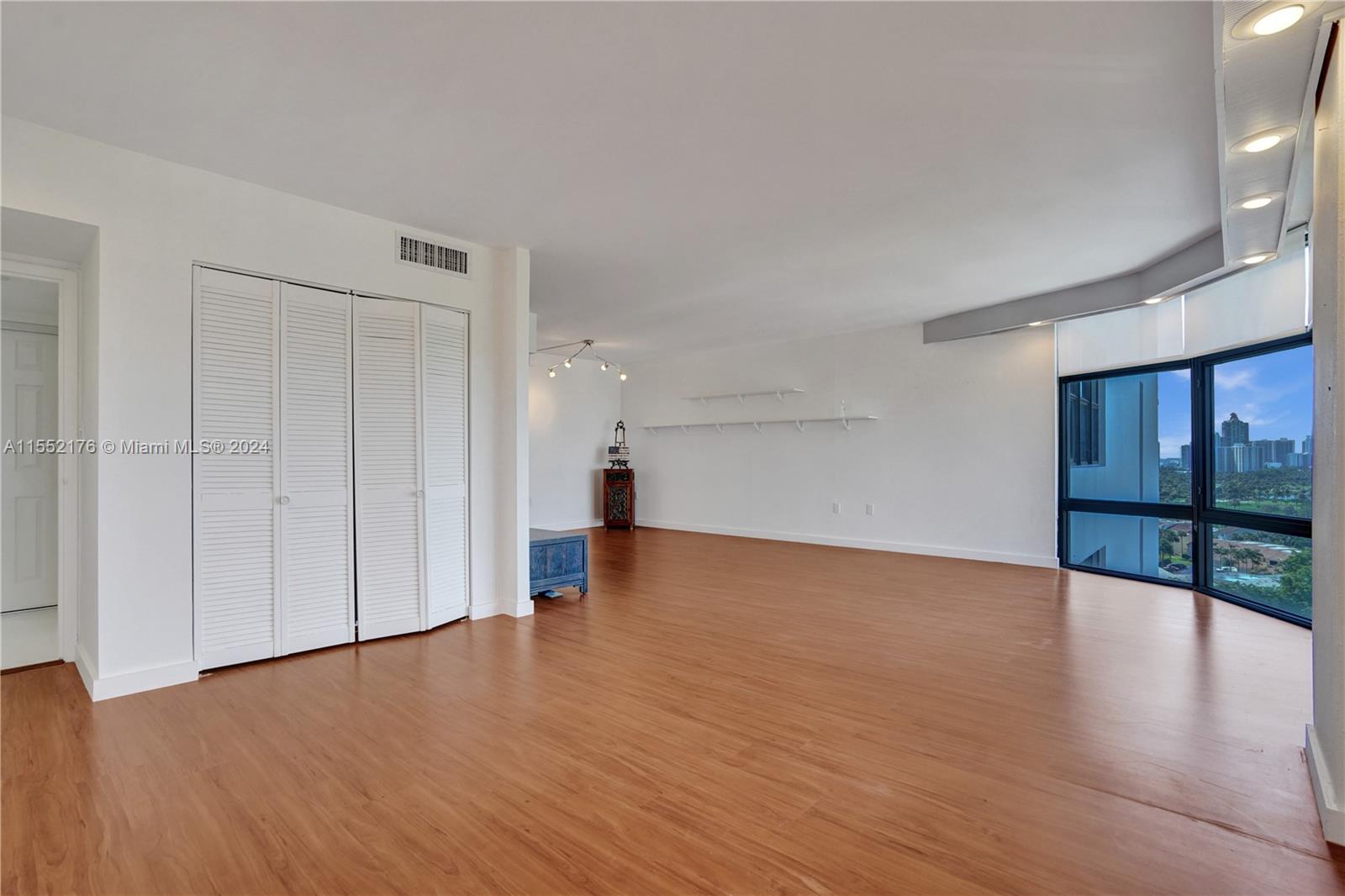 3375 N Country Club Dr 1407, Aventura, Florida 33180, 2 Bedrooms Bedrooms, ,2 BathroomsBathrooms,Residential,For Sale,3375 N Country Club Dr 1407,A11552176