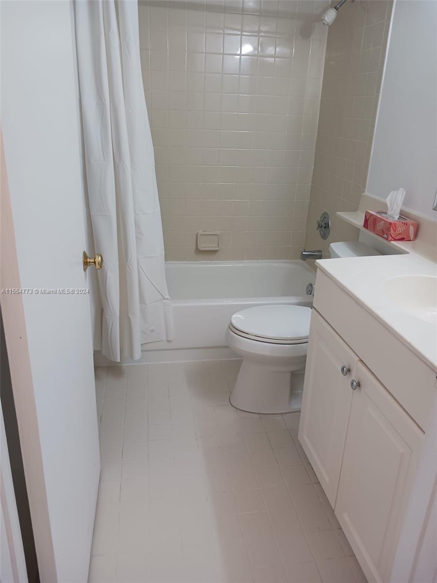 421 SE 10th St A103, Dania Beach, Florida 33004, 2 Bedrooms Bedrooms, ,2 BathroomsBathrooms,Residential,For Sale,421 SE 10th St A103,A11554773