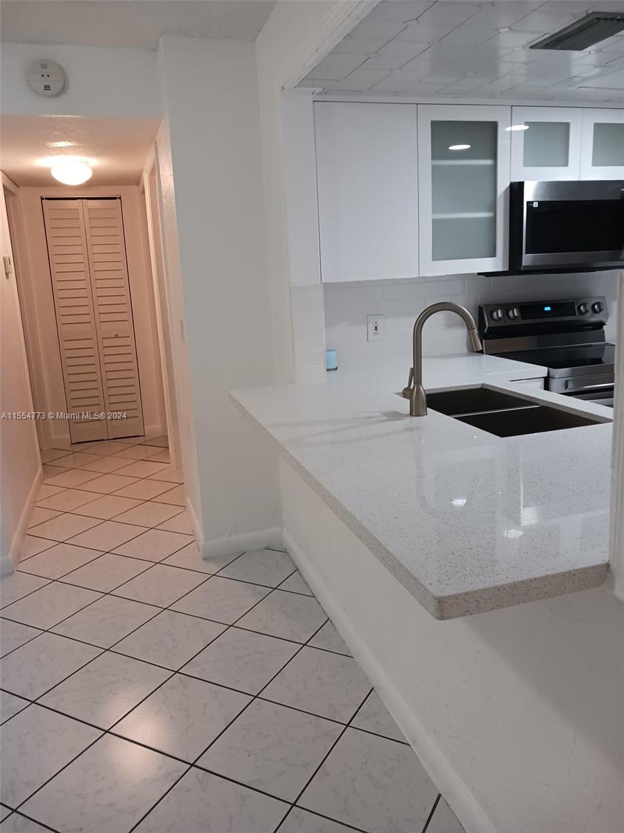 421 SE 10th St A103, Dania Beach, Florida 33004, 2 Bedrooms Bedrooms, ,2 BathroomsBathrooms,Residential,For Sale,421 SE 10th St A103,A11554773