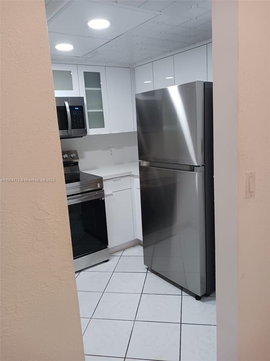 421 SE 10th St A103, Dania Beach, Florida 33004, 2 Bedrooms Bedrooms, ,2 BathroomsBathrooms,Residential,For Sale,421 SE 10th St A103,A11554773