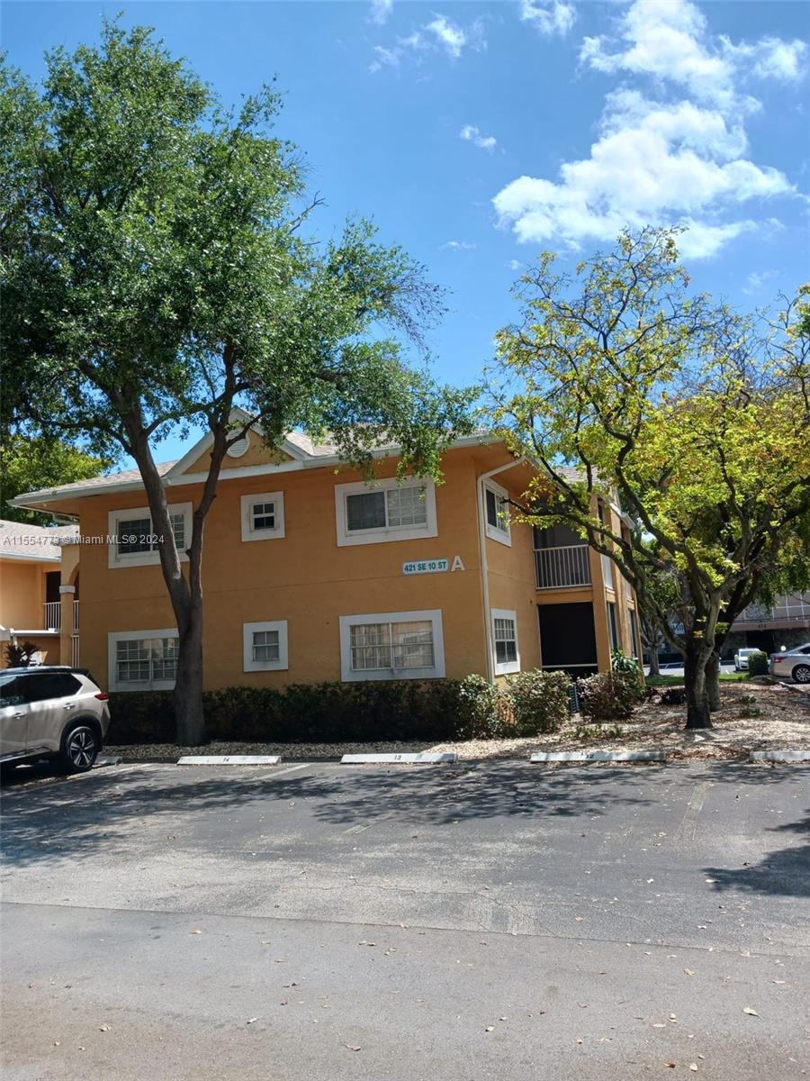 421 SE 10th St A103, Dania Beach, Florida 33004, 2 Bedrooms Bedrooms, ,2 BathroomsBathrooms,Residential,For Sale,421 SE 10th St A103,A11554773