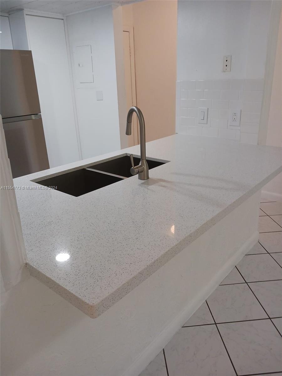 421 SE 10th St A103, Dania Beach, Florida 33004, 2 Bedrooms Bedrooms, ,2 BathroomsBathrooms,Residential,For Sale,421 SE 10th St A103,A11554773