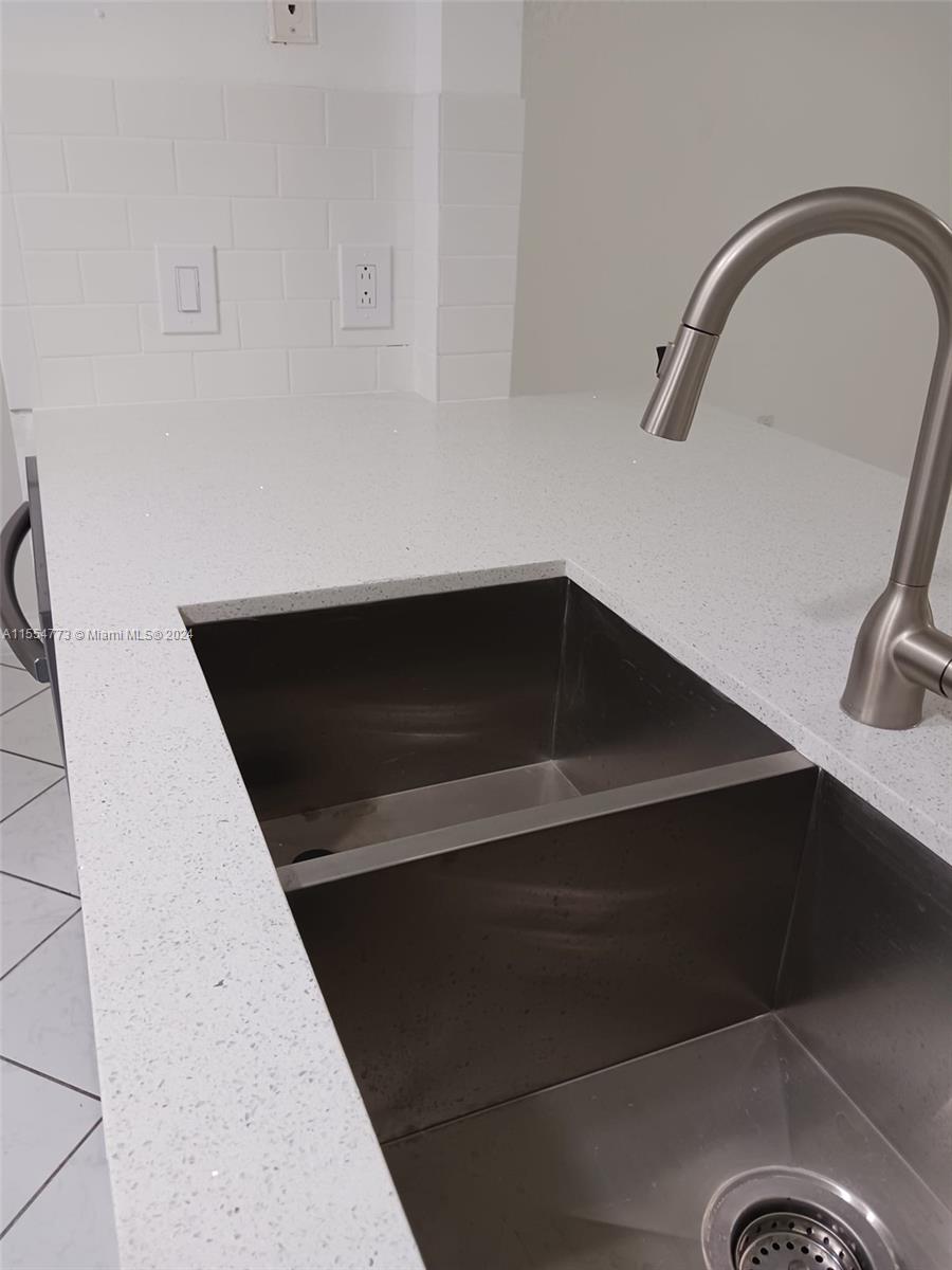 421 SE 10th St A103, Dania Beach, Florida 33004, 2 Bedrooms Bedrooms, ,2 BathroomsBathrooms,Residential,For Sale,421 SE 10th St A103,A11554773