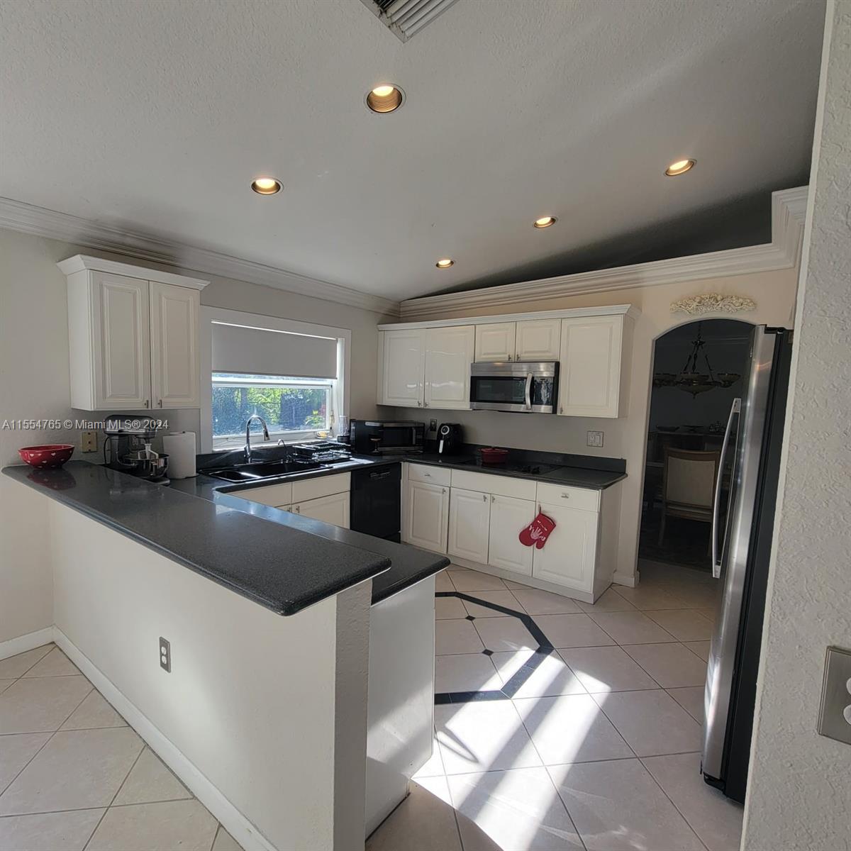 6508 NW 113th Pl, Doral, Florida 33178, 4 Bedrooms Bedrooms, ,3 BathroomsBathrooms,Residential,For Sale,6508 NW 113th Pl,A11554765