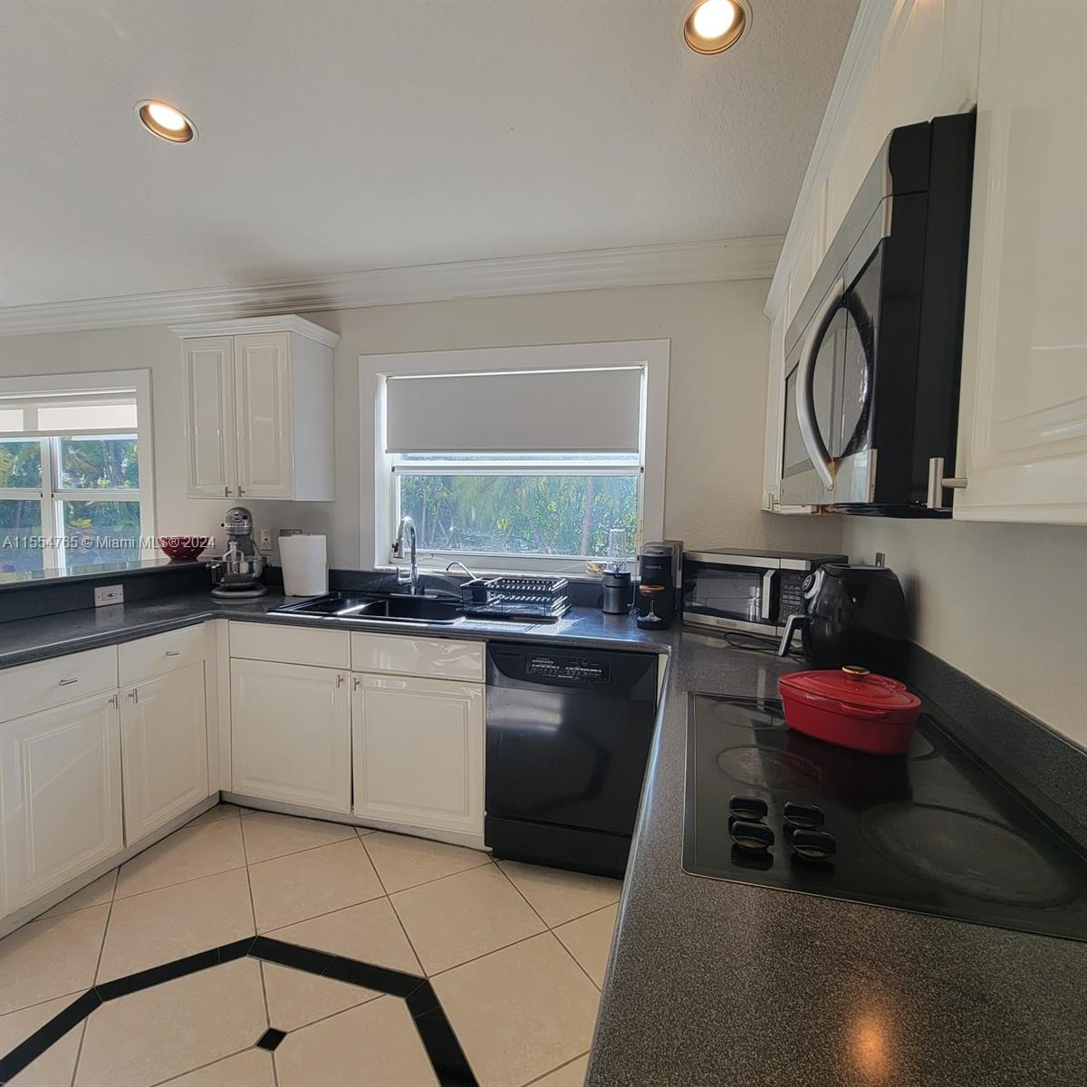 6508 NW 113th Pl, Doral, Florida 33178, 4 Bedrooms Bedrooms, ,3 BathroomsBathrooms,Residential,For Sale,6508 NW 113th Pl,A11554765