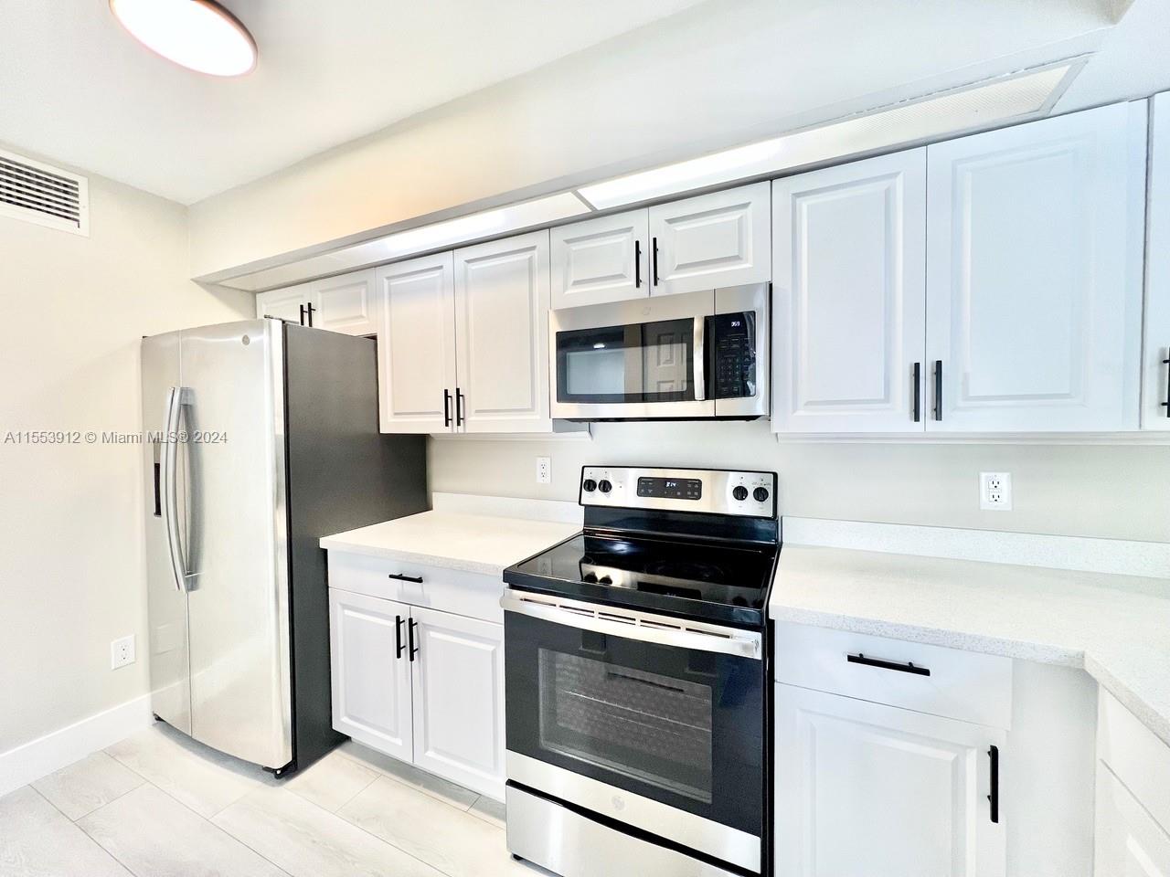 18880 NW 57th Ave 201, Hialeah, Florida 33015, 2 Bedrooms Bedrooms, ,2 BathroomsBathrooms,Residential,For Sale,18880 NW 57th Ave 201,A11553912