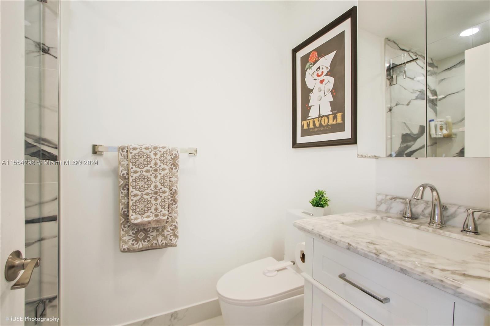 180 Isle Of Venice Dr 215, Fort Lauderdale, Florida 33301, 2 Bedrooms Bedrooms, ,2 BathroomsBathrooms,Residential,For Sale,180 Isle Of Venice Dr 215,A11554298