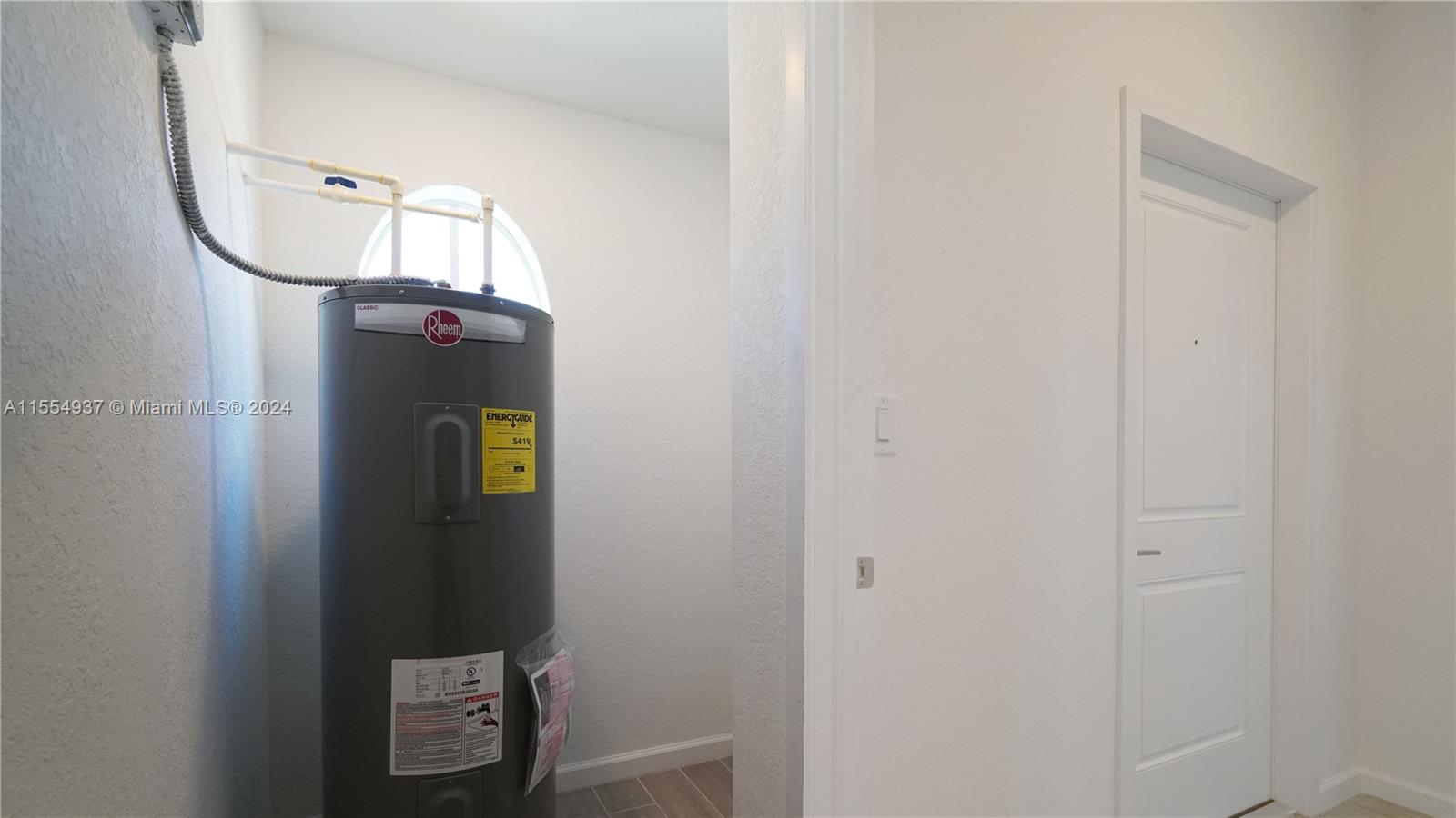 2411 SE 10th St 2411, Homestead, Florida 33035, 4 Bedrooms Bedrooms, ,3 BathroomsBathrooms,Residential,For Sale,2411 SE 10th St 2411,A11554937