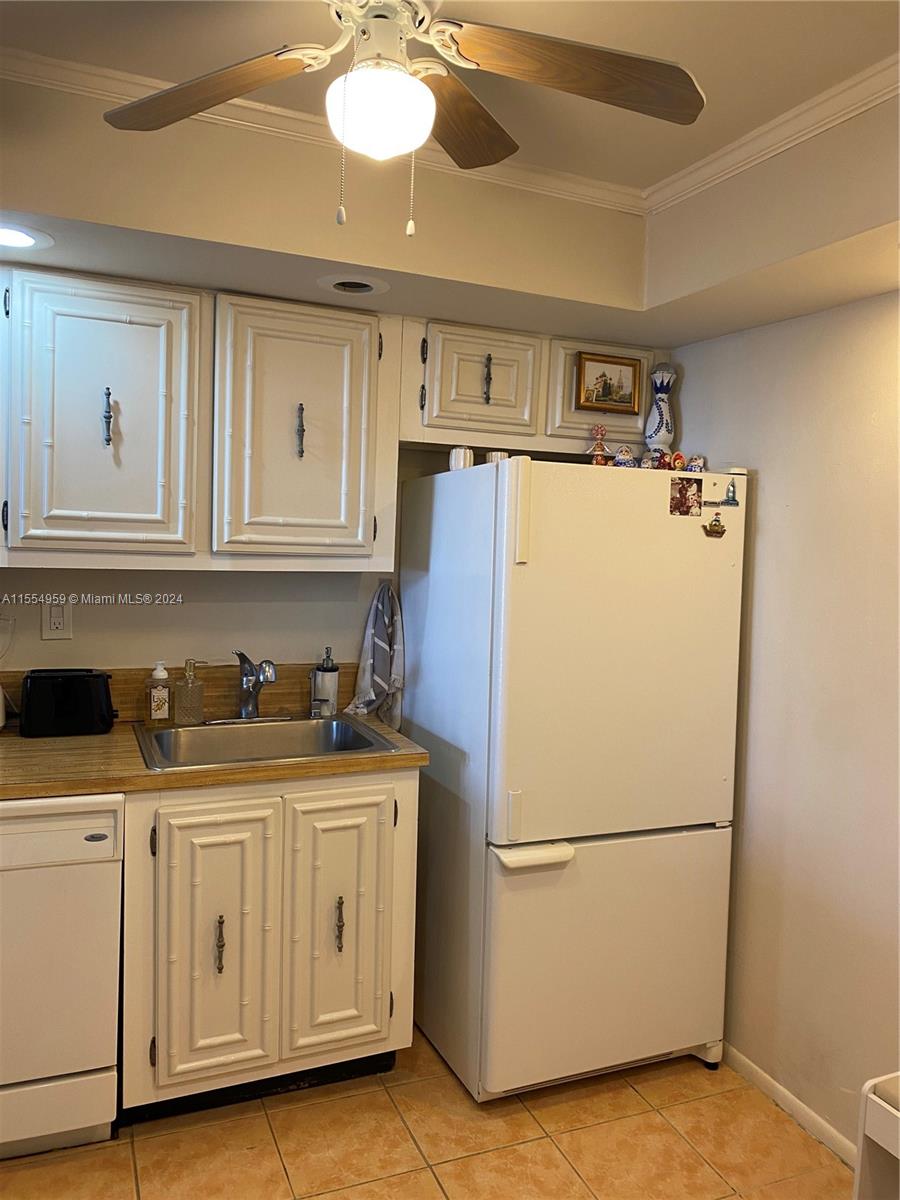 800 Parkview Dr 406, Hallandale Beach, Florida 33009, 1 Bedroom Bedrooms, ,1 BathroomBathrooms,Residential,For Sale,800 Parkview Dr 406,A11554959