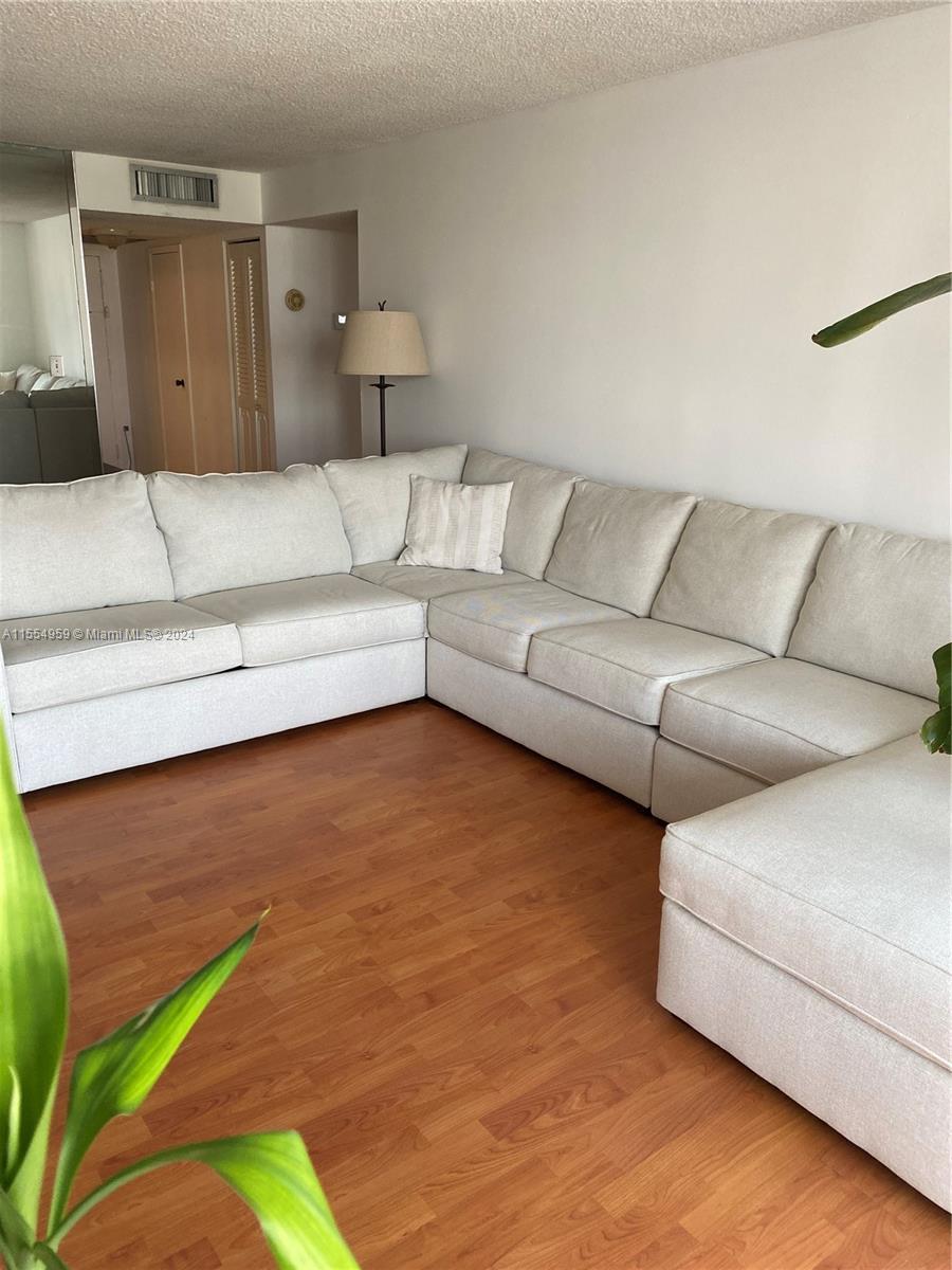 800 Parkview Dr 406, Hallandale Beach, Florida 33009, 1 Bedroom Bedrooms, ,1 BathroomBathrooms,Residential,For Sale,800 Parkview Dr 406,A11554959