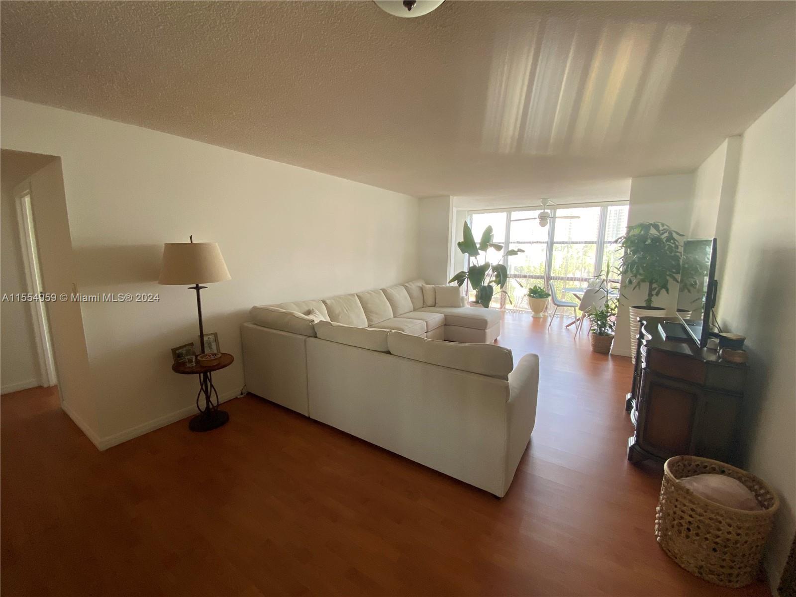 800 Parkview Dr 406, Hallandale Beach, Florida 33009, 1 Bedroom Bedrooms, ,1 BathroomBathrooms,Residential,For Sale,800 Parkview Dr 406,A11554959