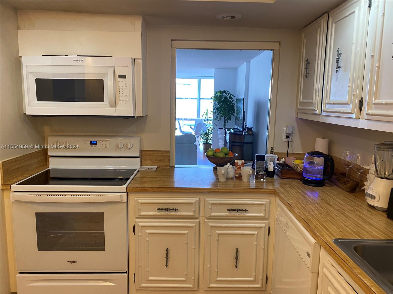 800 Parkview Dr 406, Hallandale Beach, Florida 33009, 1 Bedroom Bedrooms, ,1 BathroomBathrooms,Residential,For Sale,800 Parkview Dr 406,A11554959