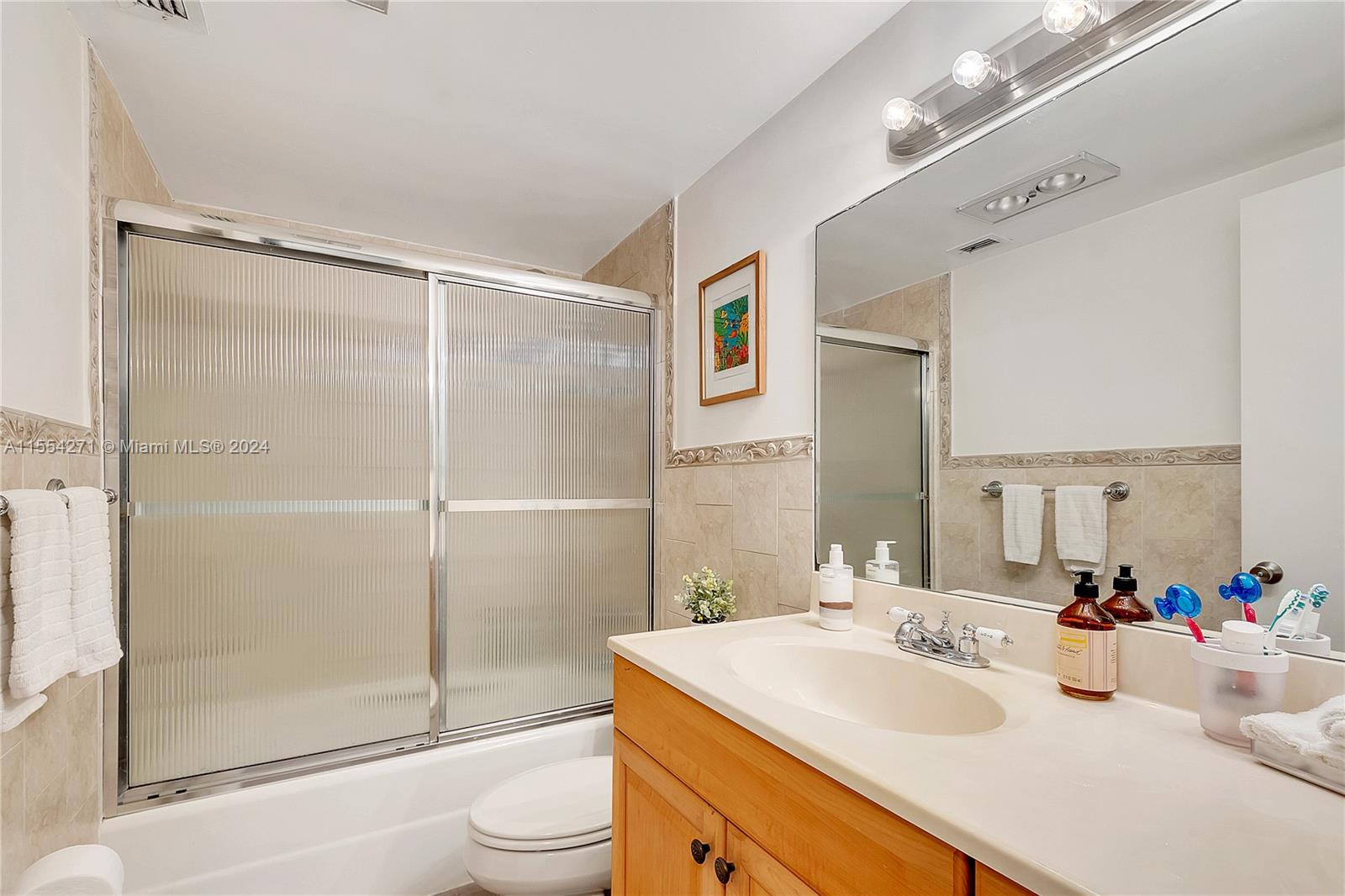 Hollywood, Florida 33019, 2 Bedrooms Bedrooms, ,2 BathroomsBathrooms,Residential,For Sale,A11554271