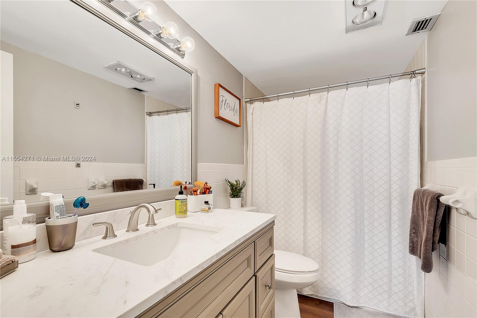 Hollywood, Florida 33019, 2 Bedrooms Bedrooms, ,2 BathroomsBathrooms,Residential,For Sale,A11554271