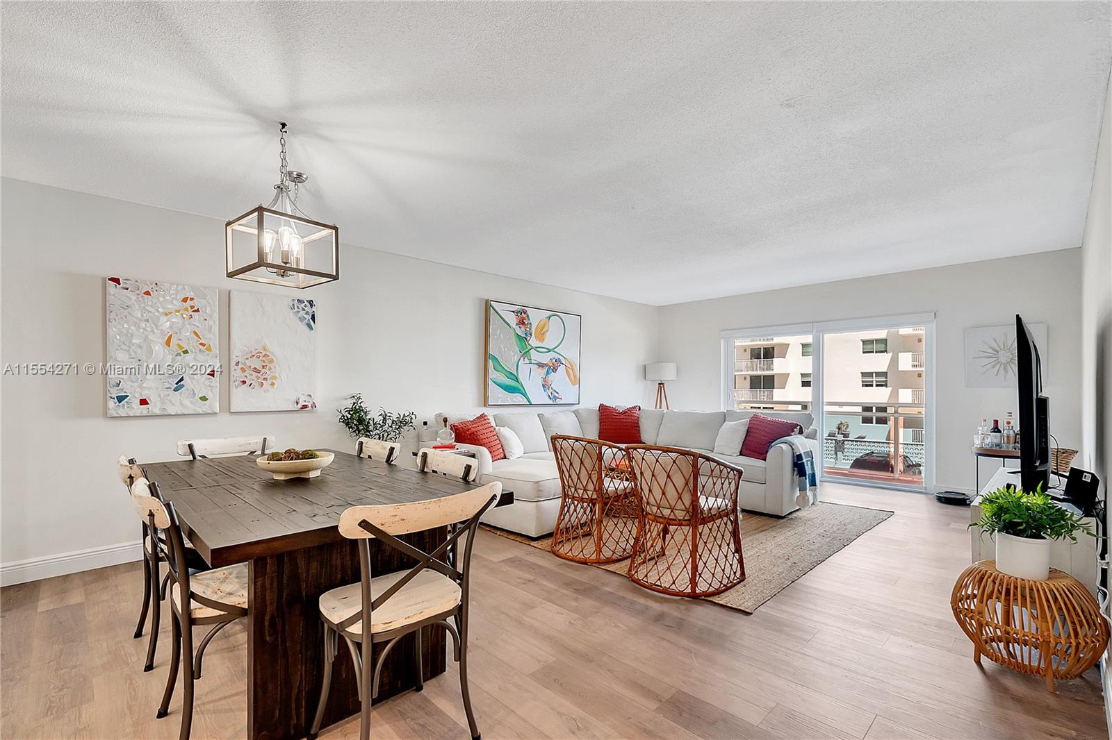 Hollywood, Florida 33019, 2 Bedrooms Bedrooms, ,2 BathroomsBathrooms,Residential,For Sale,A11554271