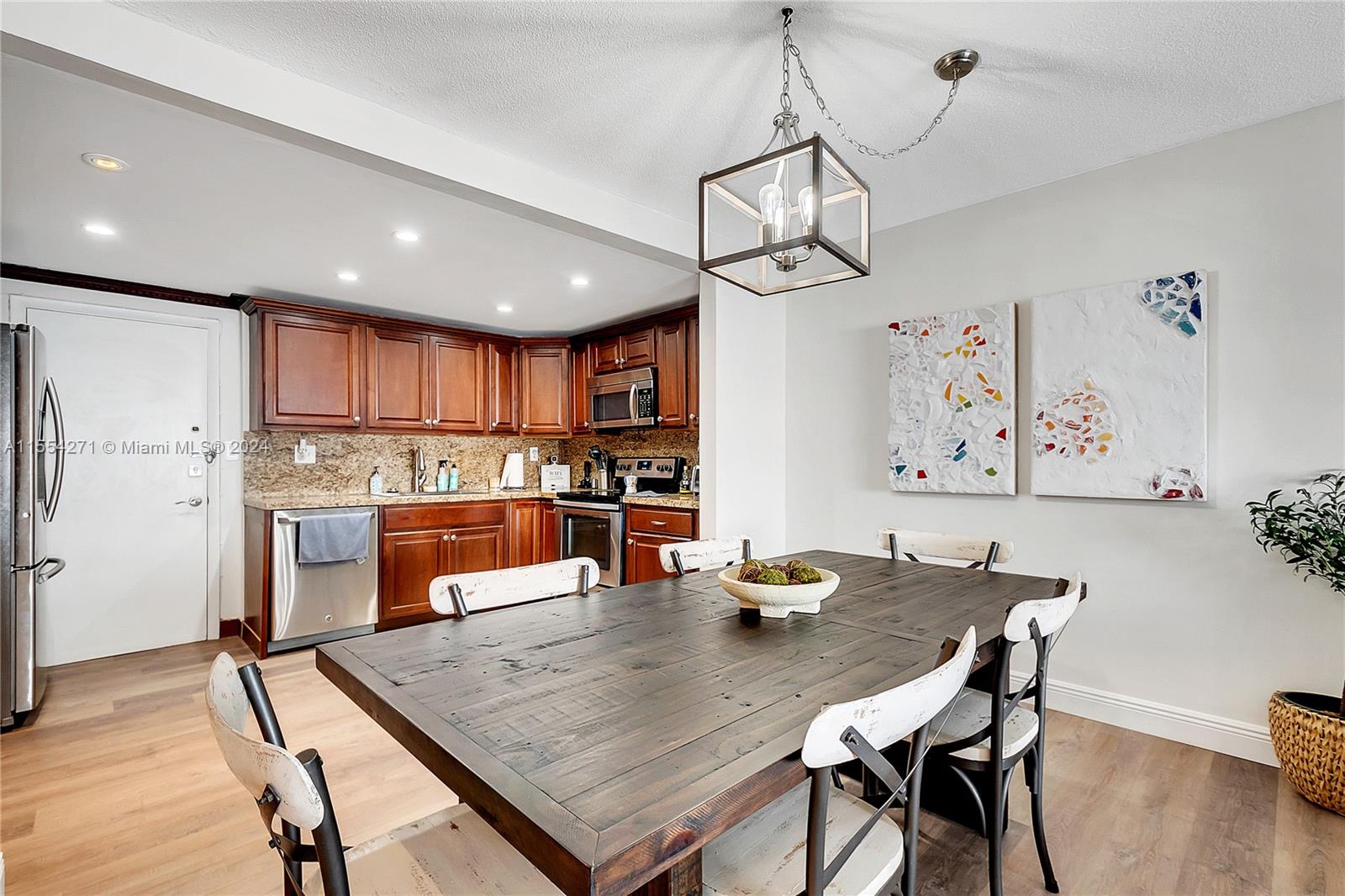 Hollywood, Florida 33019, 2 Bedrooms Bedrooms, ,2 BathroomsBathrooms,Residential,For Sale,A11554271