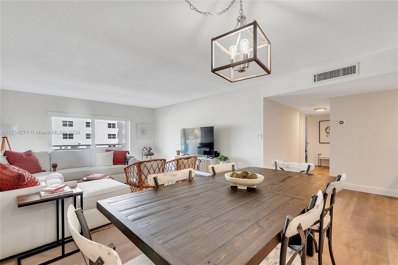 Hollywood, Florida 33019, 2 Bedrooms Bedrooms, ,2 BathroomsBathrooms,Residential,For Sale,A11554271