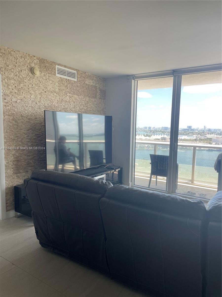 50 Biscayne Blvd 2304, Miami, Florida 33132, 2 Bedrooms Bedrooms, ,2 BathroomsBathrooms,Residential,For Sale,50 Biscayne Blvd 2304,A11554392