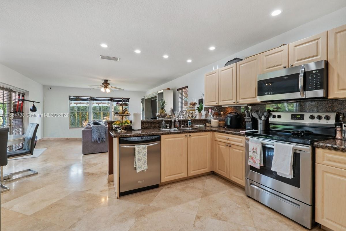 Listing Photo 11