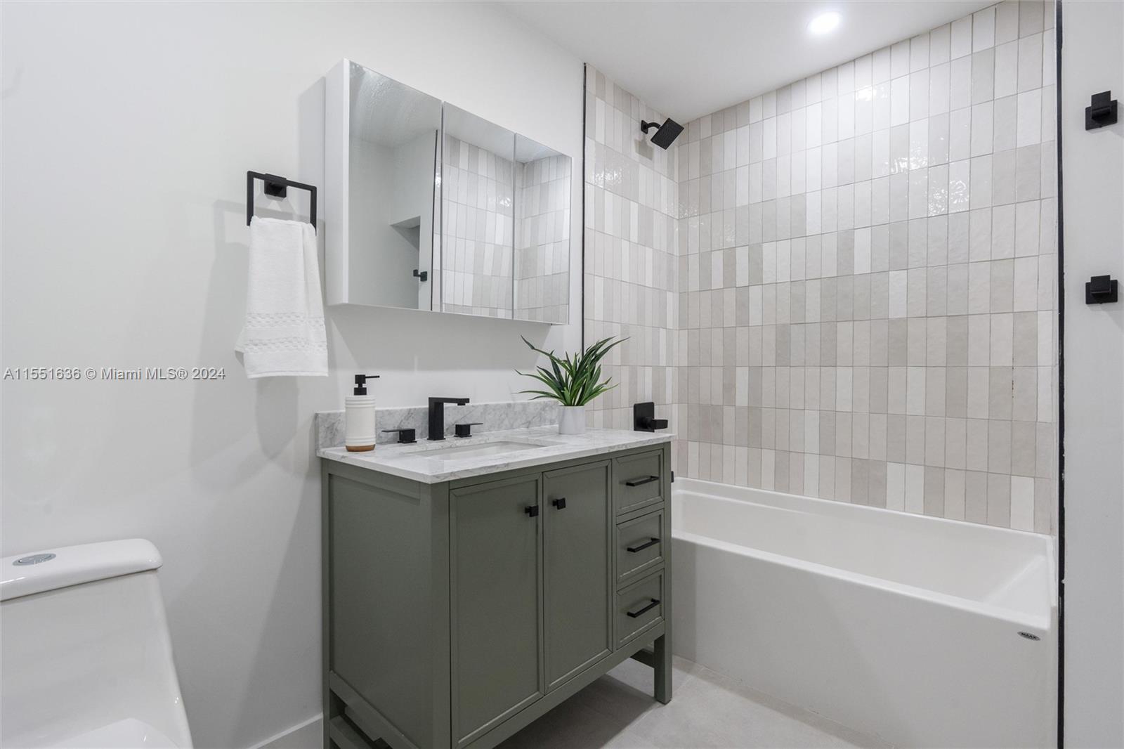 359 NE 158th St, Miami, Florida 33162, 3 Bedrooms Bedrooms, ,2 BathroomsBathrooms,Residential,For Sale,359 NE 158th St,A11551636