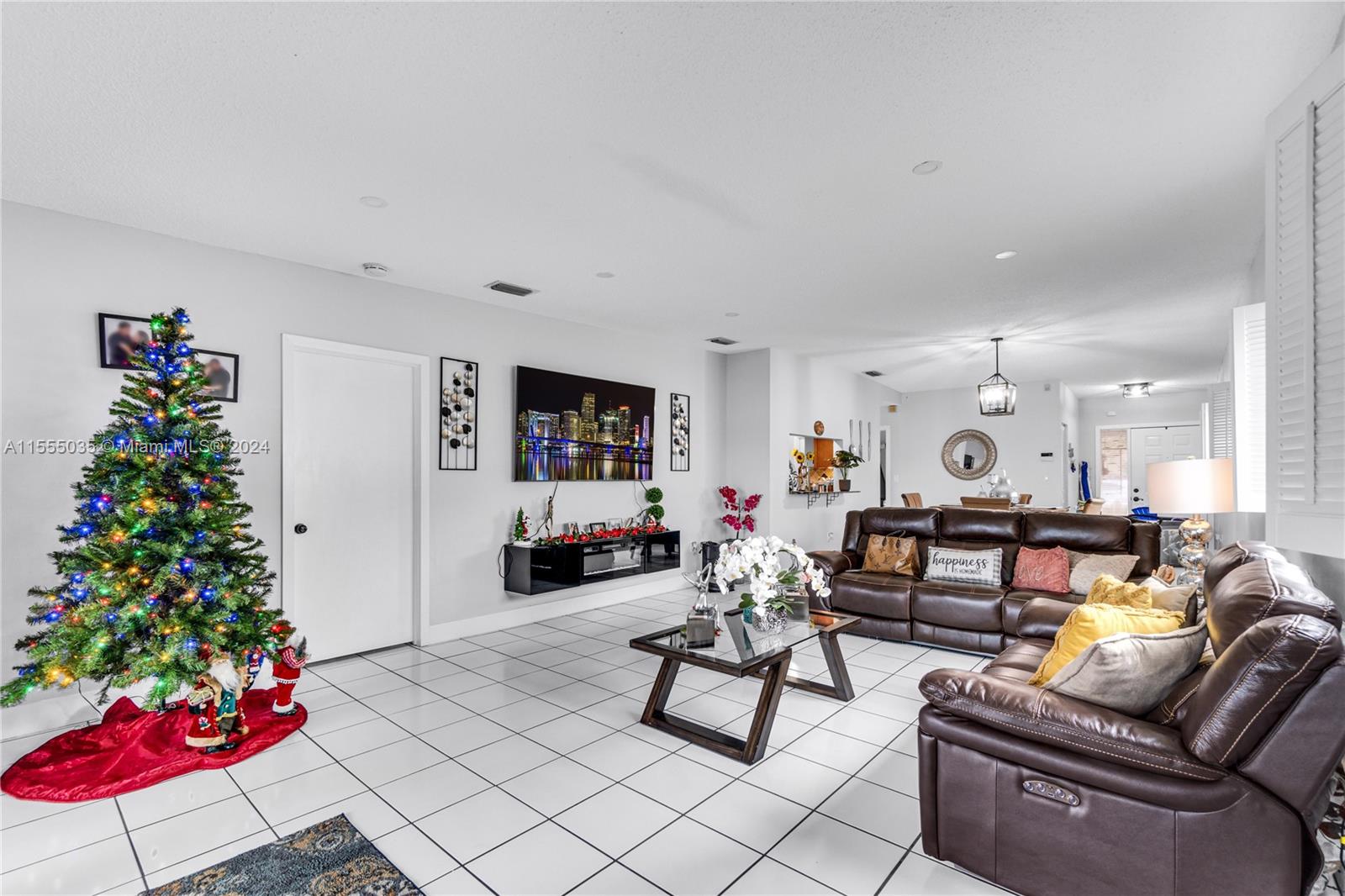 6225 NW 190th Ter 6225, Hialeah, Florida 33015, 2 Bedrooms Bedrooms, ,2 BathroomsBathrooms,Residential,For Sale,6225 NW 190th Ter 6225,A11555035