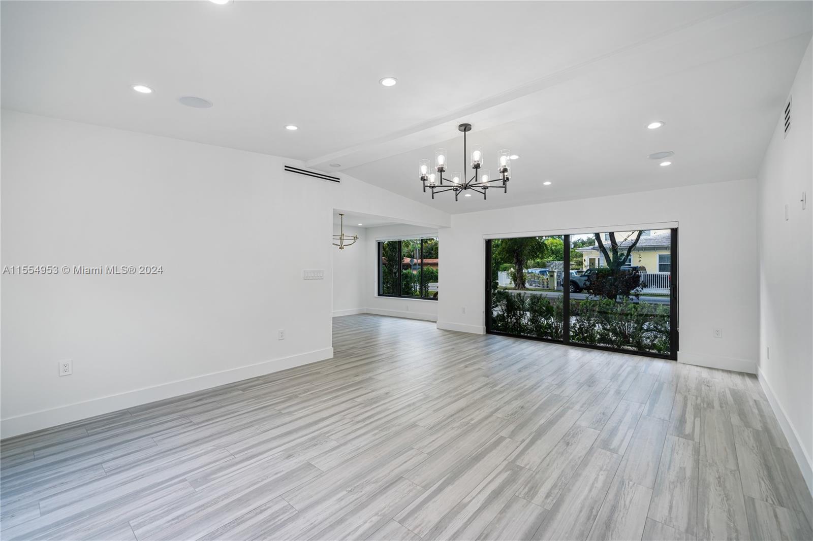 831 Cortez St, Coral Gables, Florida 33134, 3 Bedrooms Bedrooms, 7 Rooms Rooms,3 BathroomsBathrooms,Residential,For Sale,831 Cortez St,A11554953