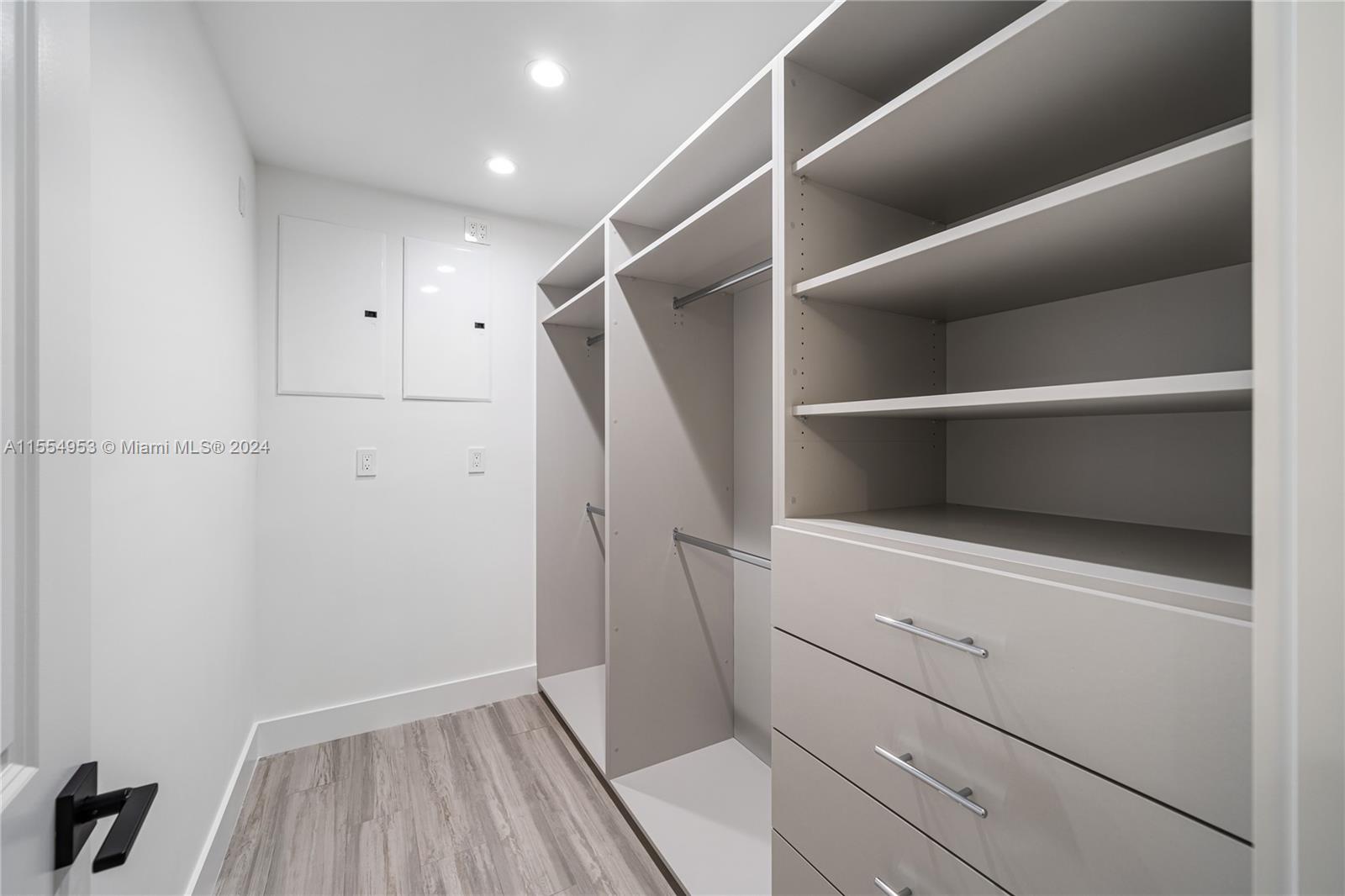 831 Cortez St, Coral Gables, Florida 33134, 3 Bedrooms Bedrooms, 7 Rooms Rooms,3 BathroomsBathrooms,Residential,For Sale,831 Cortez St,A11554953