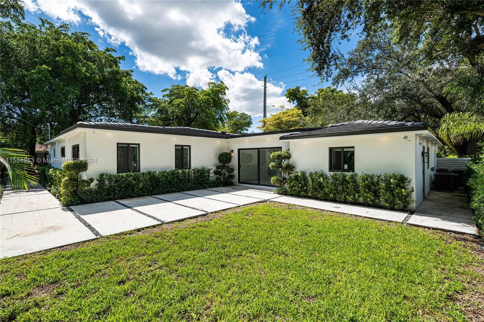 831 Cortez St, Coral Gables, Florida 33134, 3 Bedrooms Bedrooms, 7 Rooms Rooms,3 BathroomsBathrooms,Residential,For Sale,831 Cortez St,A11554953