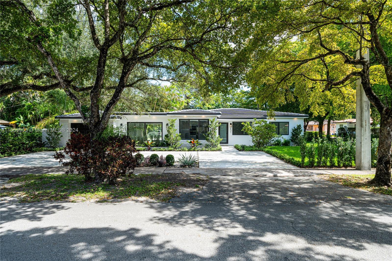 831 Cortez St, Coral Gables, Florida 33134, 3 Bedrooms Bedrooms, 7 Rooms Rooms,3 BathroomsBathrooms,Residential,For Sale,831 Cortez St,A11554953