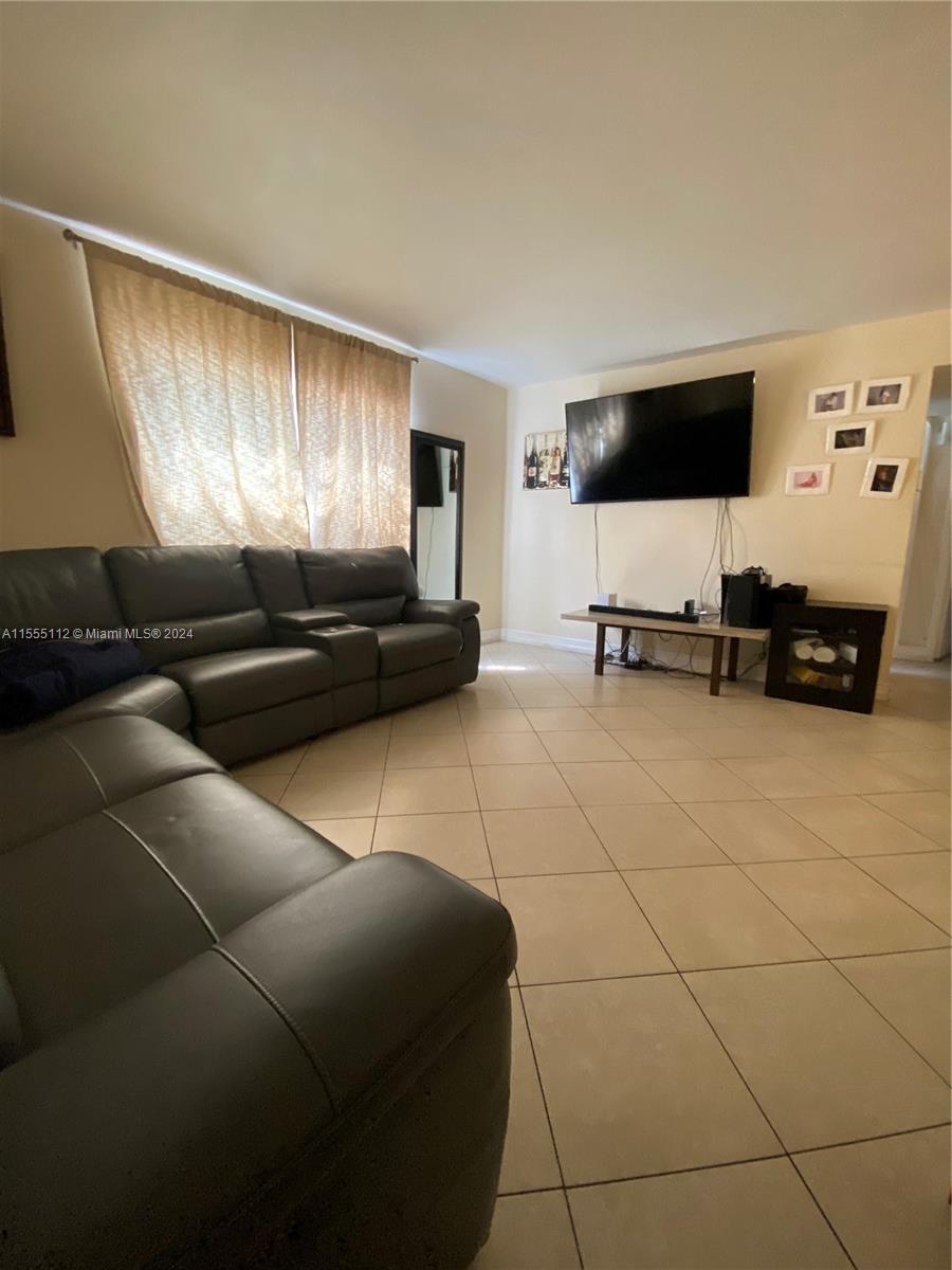 415 NE 2nd St 123, Hallandale Beach, Florida 33009, 2 Bedrooms Bedrooms, ,2 BathroomsBathrooms,Residential,For Sale,415 NE 2nd St 123,A11555112