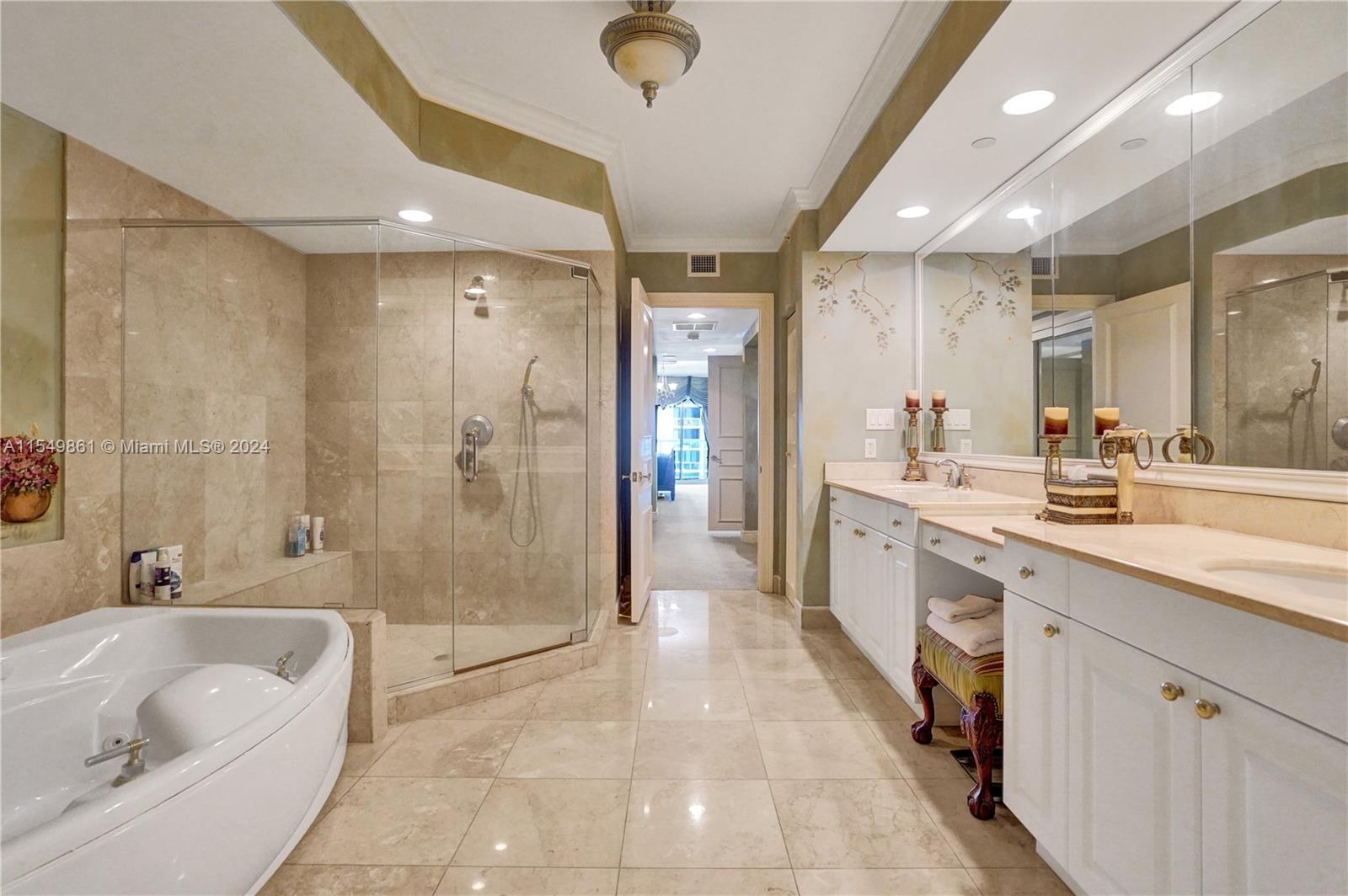 20201 E Country Club Dr 2004, Aventura, Florida 33180, 2 Bedrooms Bedrooms, ,3 BathroomsBathrooms,Residential,For Sale,20201 E Country Club Dr 2004,A11549861