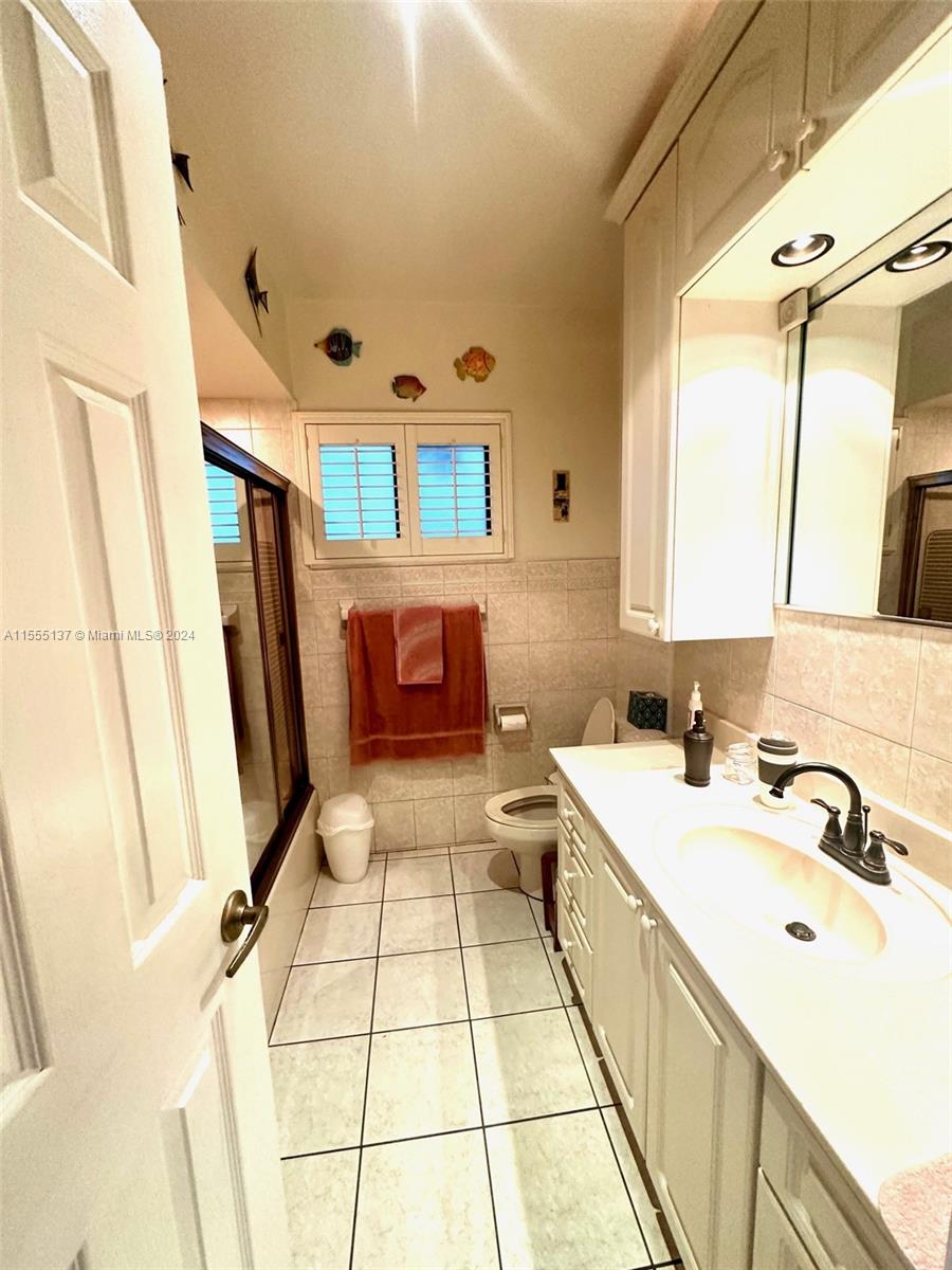 9030 SW 8th Ter, Miami, Florida 33174, 3 Bedrooms Bedrooms, ,2 BathroomsBathrooms,Residential,For Sale,9030 SW 8th Ter,A11555137