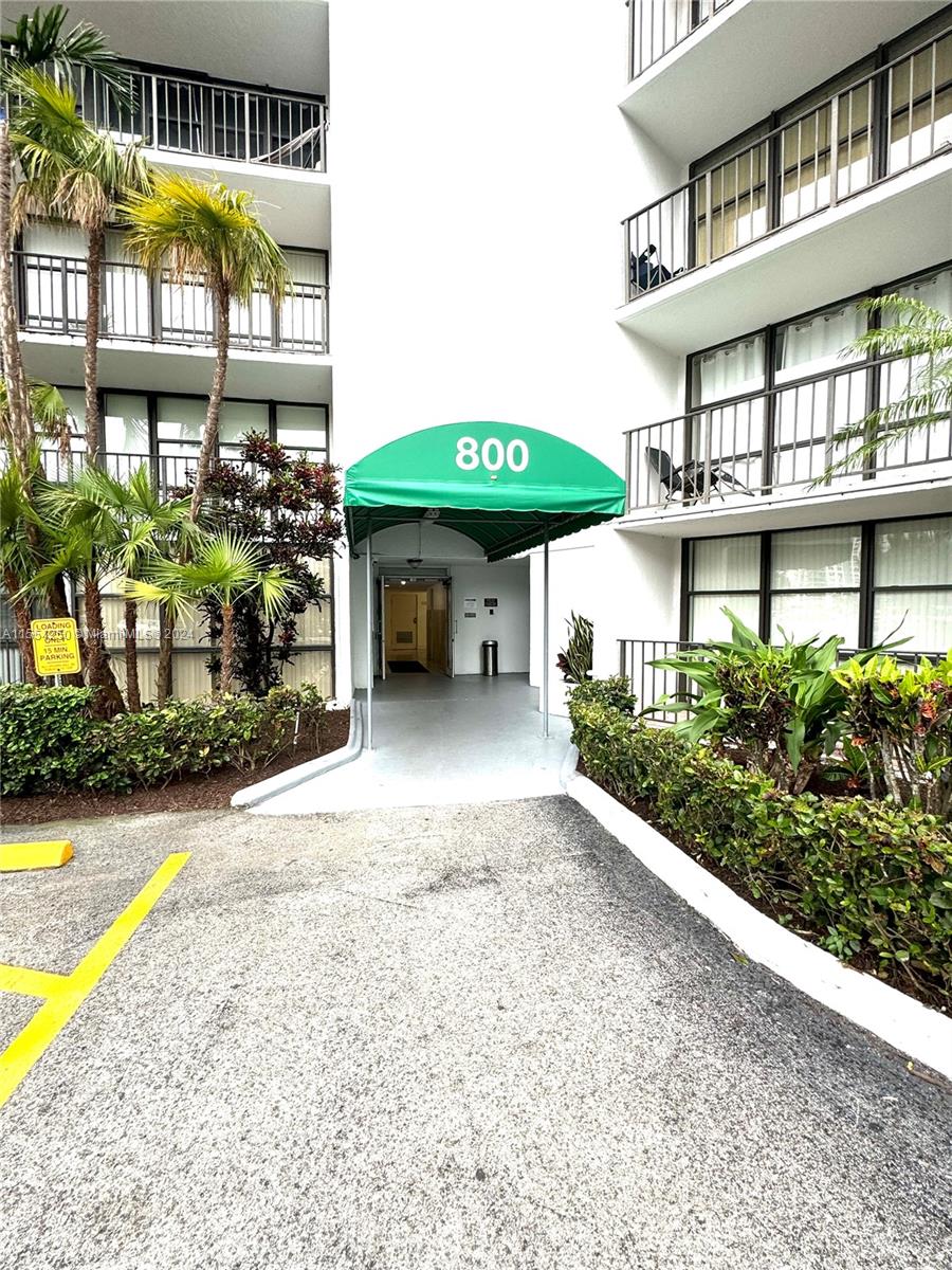800 Parkview Dr 502, Hallandale Beach, Florida 33009, 1 Bedroom Bedrooms, ,1 BathroomBathrooms,Residential,For Sale,800 Parkview Dr 502,A11554250