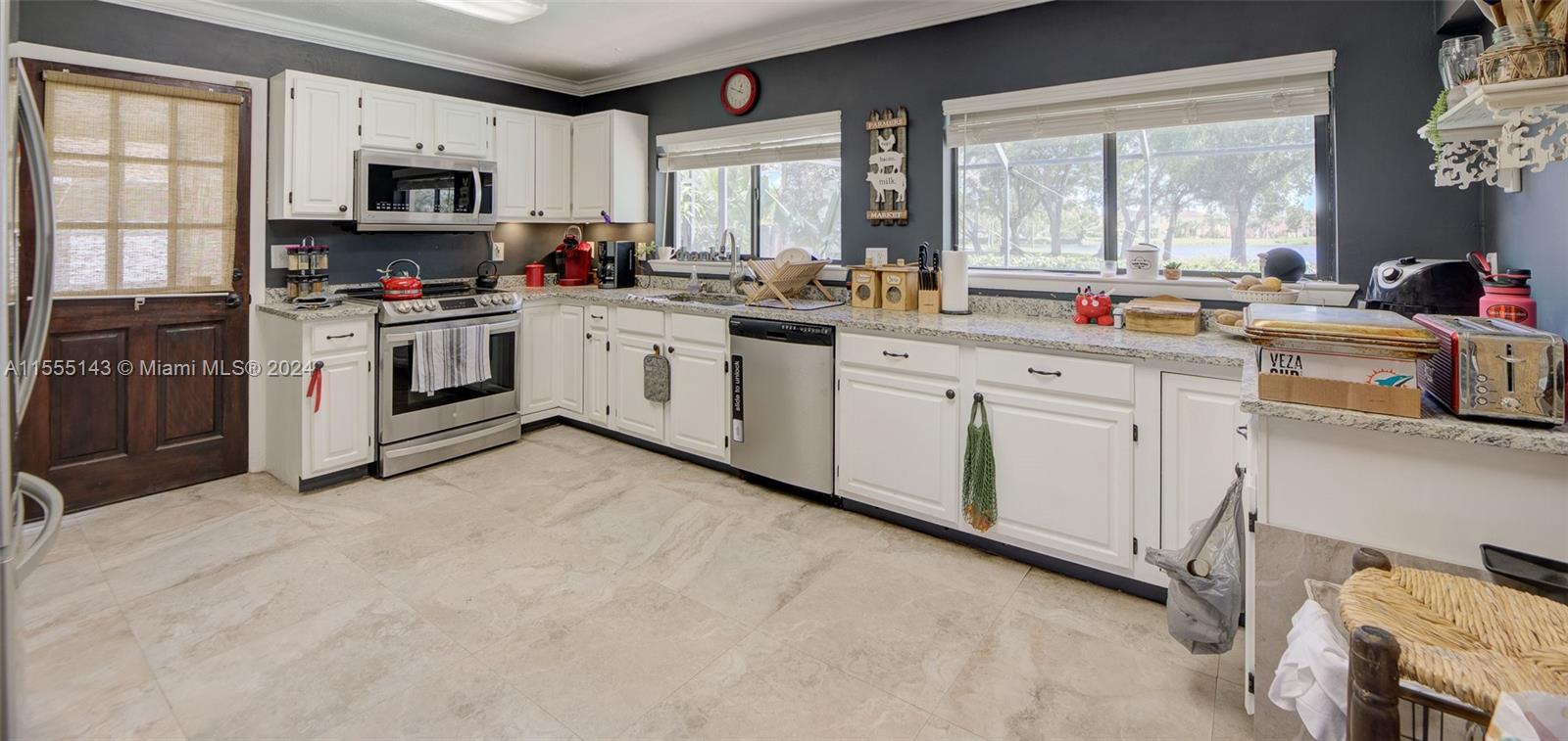 1676 S Goldeneye Ln, Homestead, Florida 33035, 3 Bedrooms Bedrooms, ,2 BathroomsBathrooms,Residential,For Sale,1676 S Goldeneye Ln,A11555143