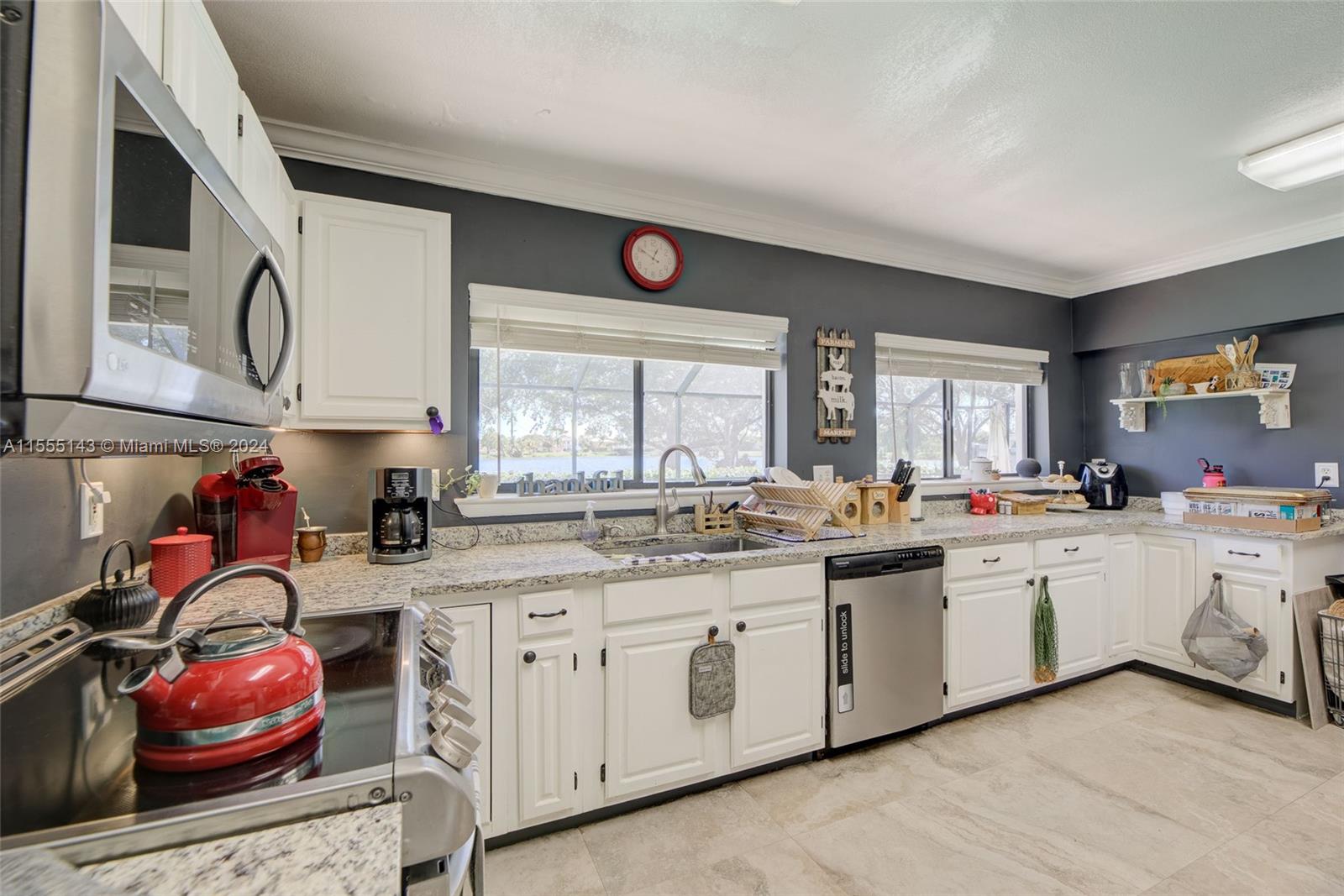 1676 S Goldeneye Ln, Homestead, Florida 33035, 3 Bedrooms Bedrooms, ,2 BathroomsBathrooms,Residential,For Sale,1676 S Goldeneye Ln,A11555143