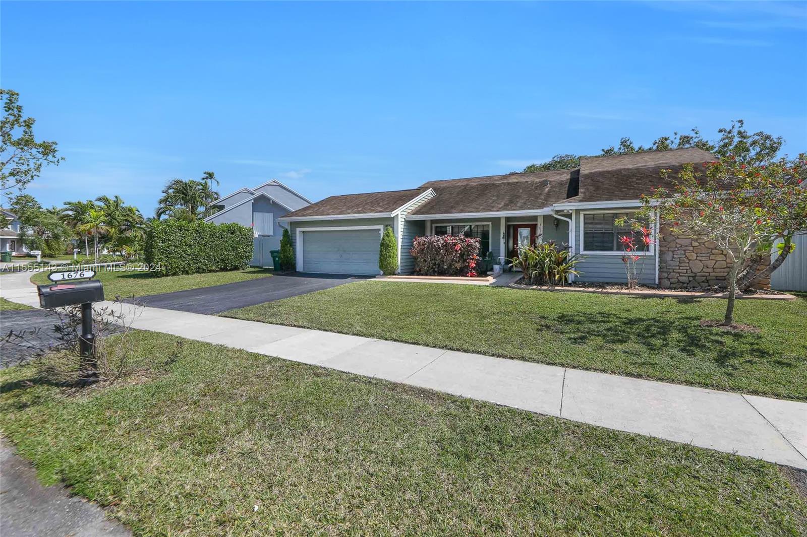 1676 S Goldeneye Ln, Homestead, Florida 33035, 3 Bedrooms Bedrooms, ,2 BathroomsBathrooms,Residential,For Sale,1676 S Goldeneye Ln,A11555143