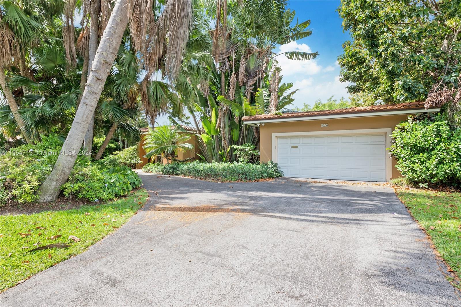 5000 Riviera Dr, Coral Gables, Florida 33146, 4 Bedrooms Bedrooms, ,3 BathroomsBathrooms,Residential,For Sale,5000 Riviera Dr,A11554713