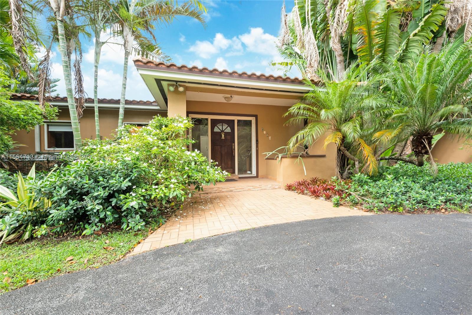 5000 Riviera Dr, Coral Gables, Florida 33146, 4 Bedrooms Bedrooms, ,3 BathroomsBathrooms,Residential,For Sale,5000 Riviera Dr,A11554713