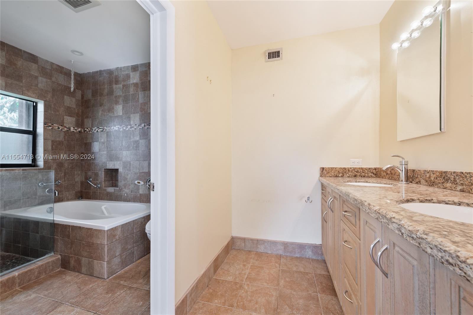 5000 Riviera Dr, Coral Gables, Florida 33146, 4 Bedrooms Bedrooms, ,3 BathroomsBathrooms,Residential,For Sale,5000 Riviera Dr,A11554713