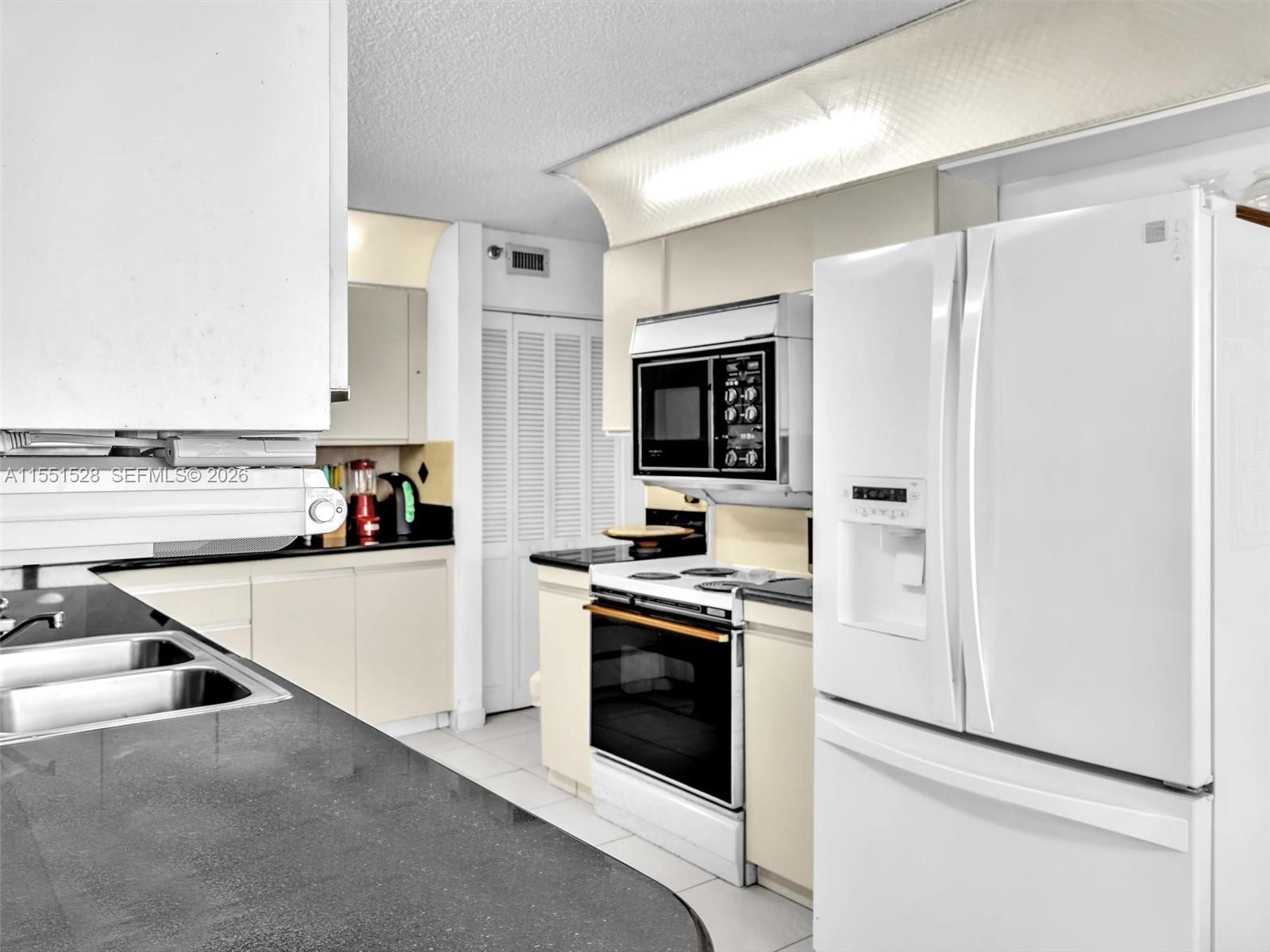 1201 S Ocean Dr 1112N, Hollywood, Florida 33019, 2 Bedrooms Bedrooms, ,2 BathroomsBathrooms,Residential,For Sale,1201 S Ocean Dr 1112N,A11551528