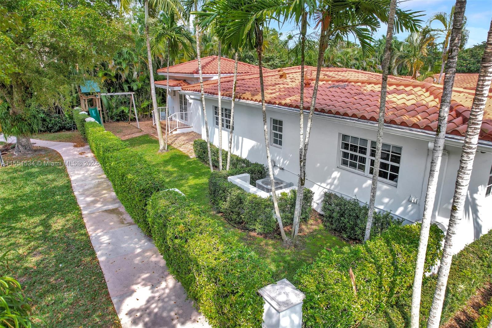 1718 Costado St, Coral Gables, Florida 33134, 3 Bedrooms Bedrooms, ,2 BathroomsBathrooms,Residential,For Sale,1718 Costado St,A11554534