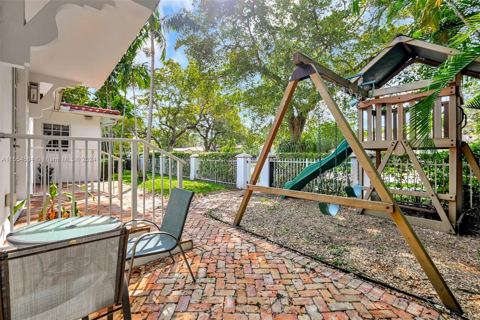 1718 Costado St, Coral Gables, Florida 33134, 3 Bedrooms Bedrooms, ,2 BathroomsBathrooms,Residential,For Sale,1718 Costado St,A11554534
