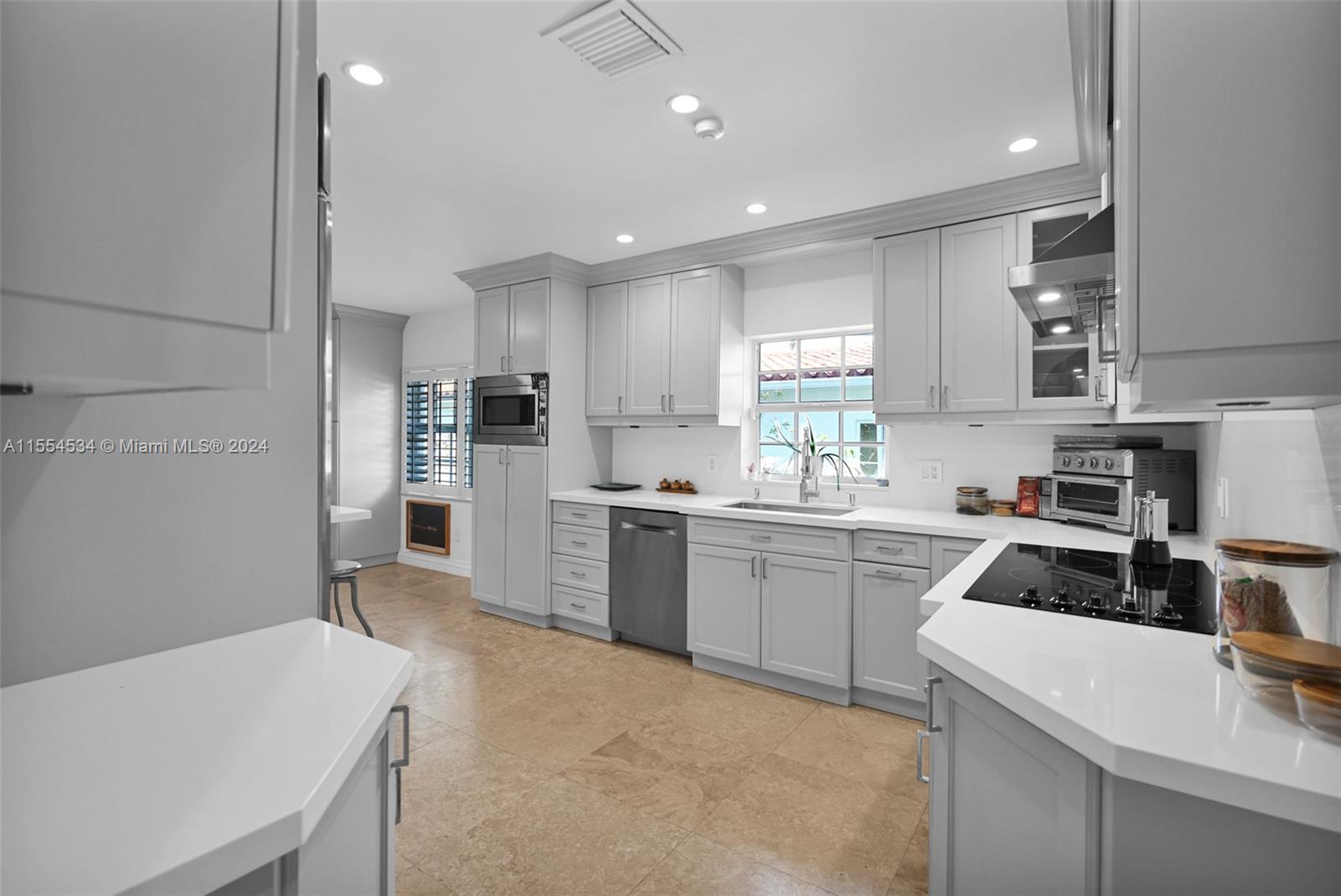 1718 Costado St, Coral Gables, Florida 33134, 3 Bedrooms Bedrooms, ,2 BathroomsBathrooms,Residential,For Sale,1718 Costado St,A11554534